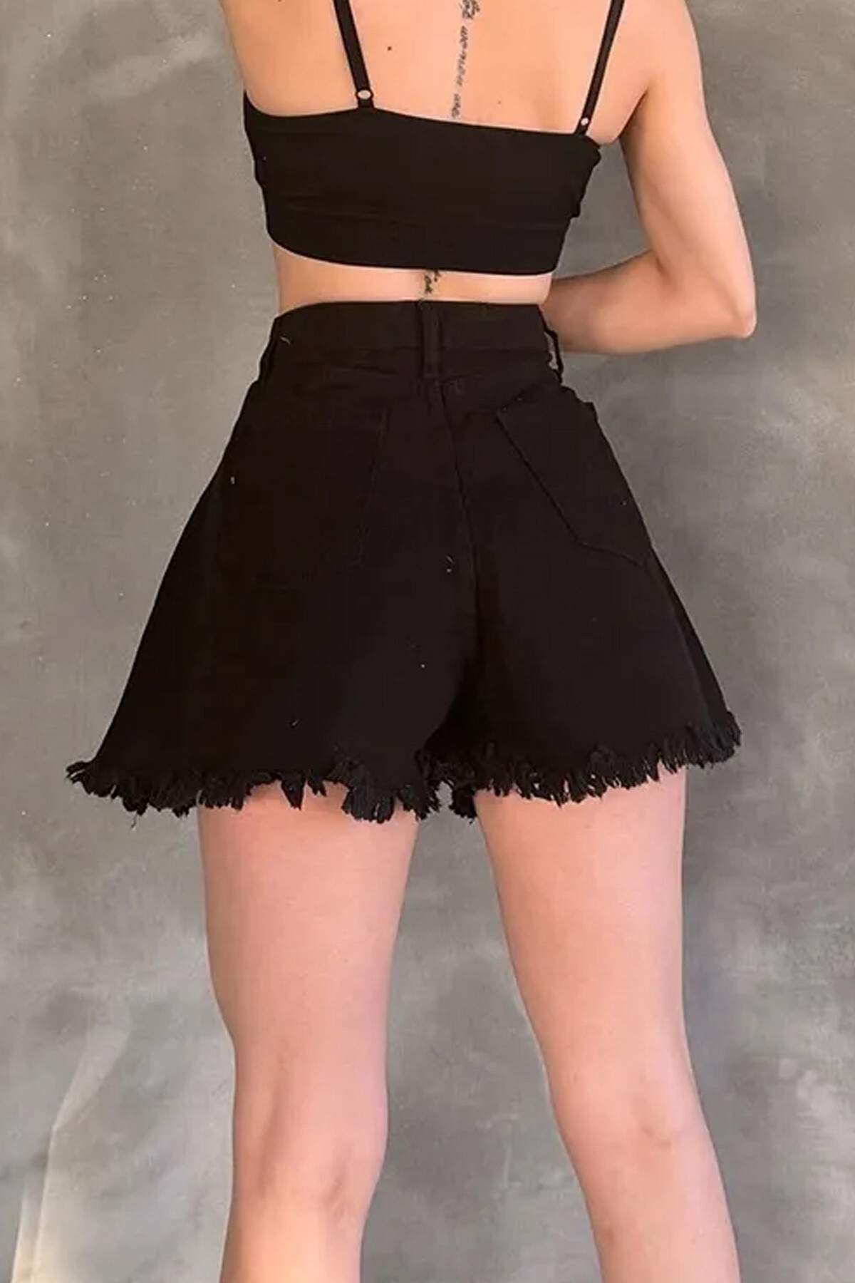 Siyah Yüksek Bel Beş Cepli Geniş Paça Jean Şort