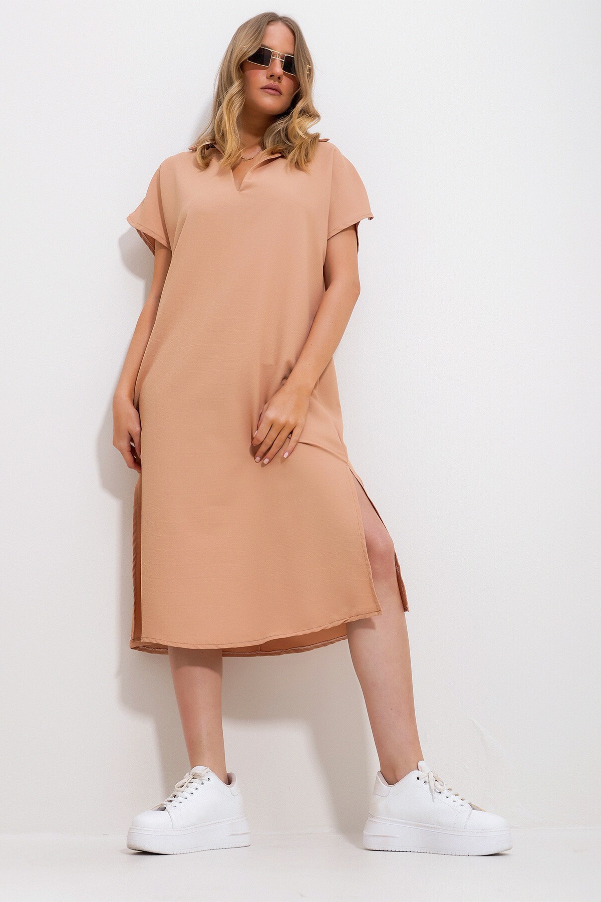 Soğan Kabuğu Polo Yaka Yanları Yırtmaçlı Dokuma Elbise