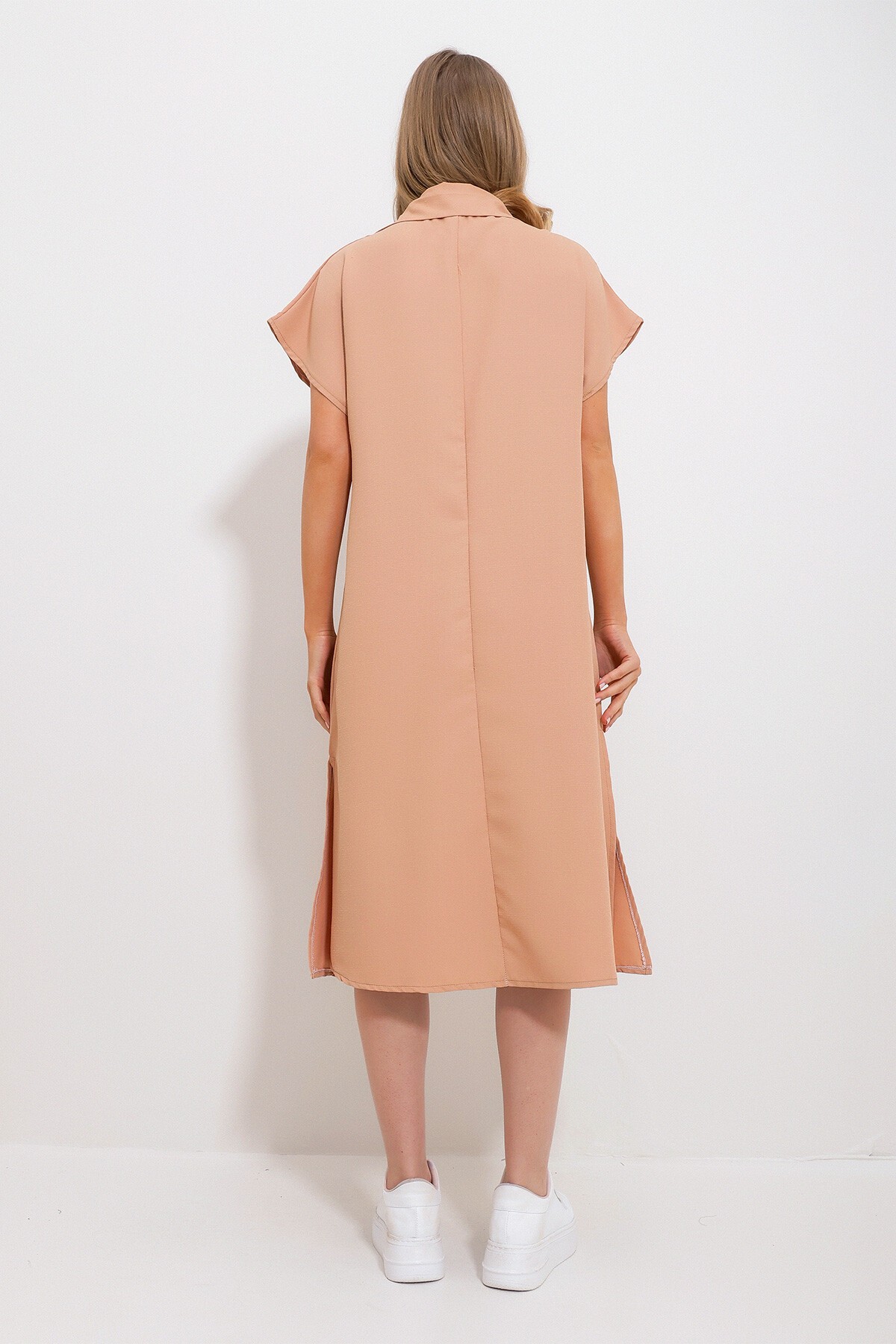 Soğan Kabuğu Polo Yaka Yanları Yırtmaçlı Dokuma Elbise