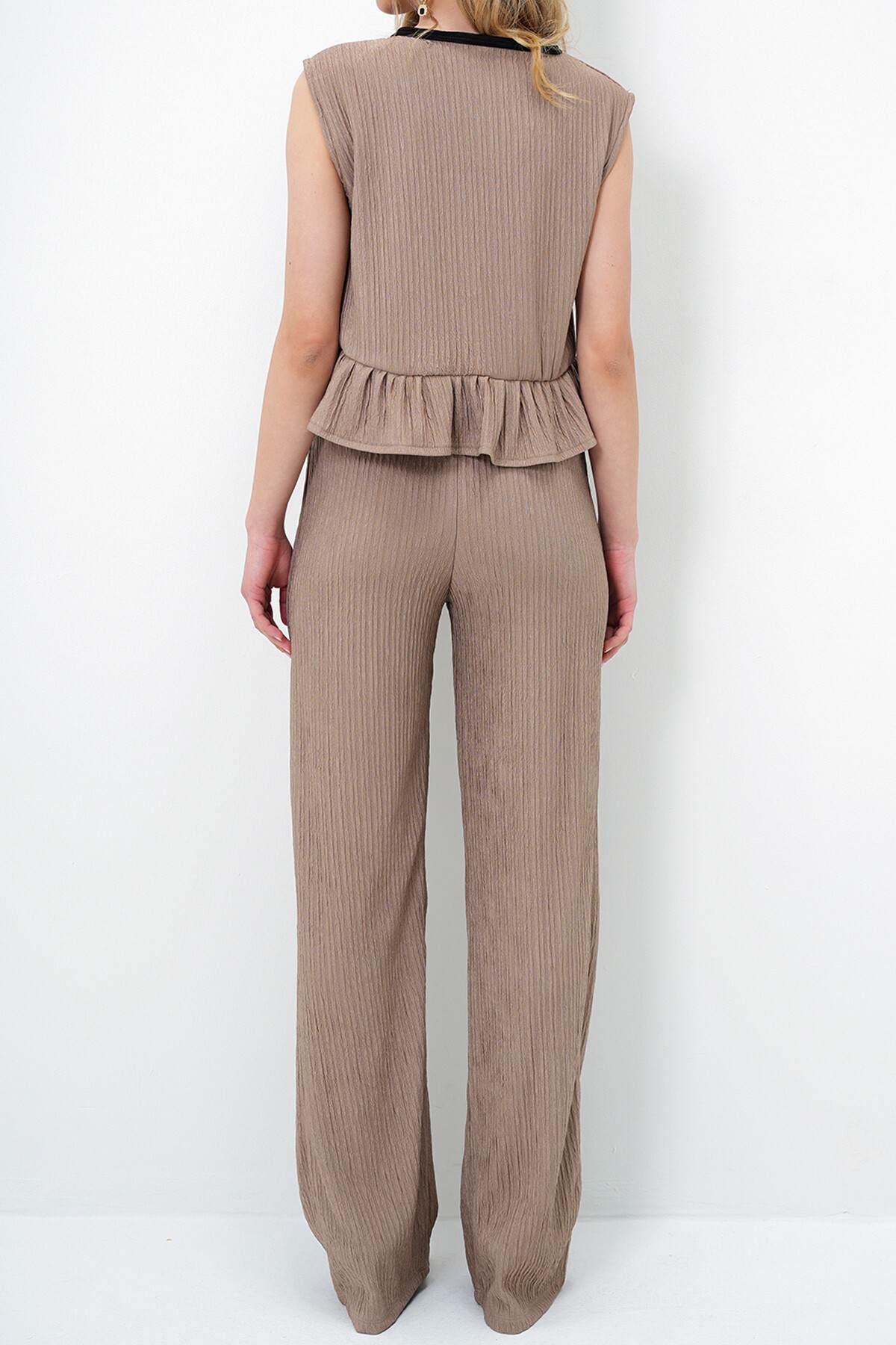 Sütlü Kahve Bağlama Detaylı Biyeli Bürümcük Yelek Ve Pantolon Takım