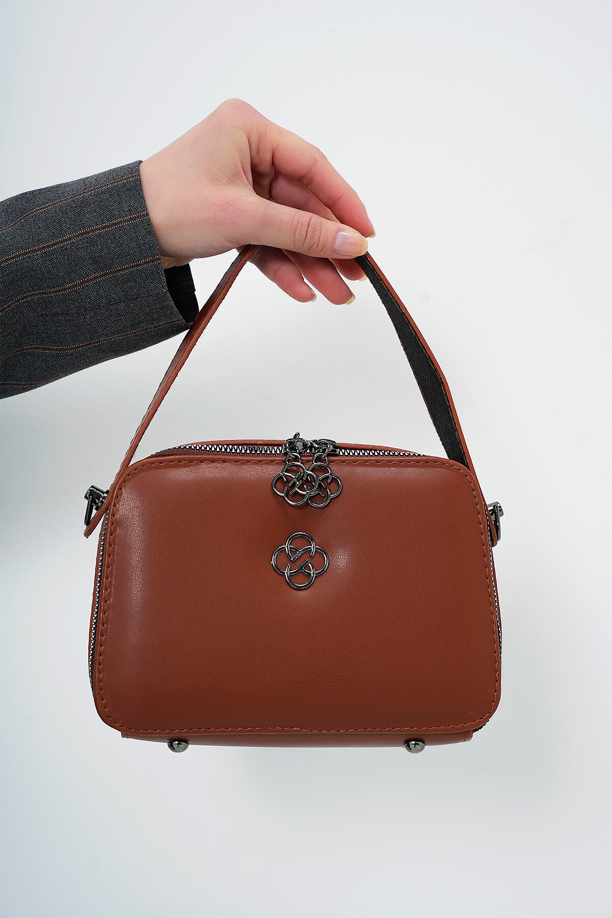 Taba İki Gözlü Metal Aksesuarlı Çıkarılabilen Omuz Askılı El Çantası