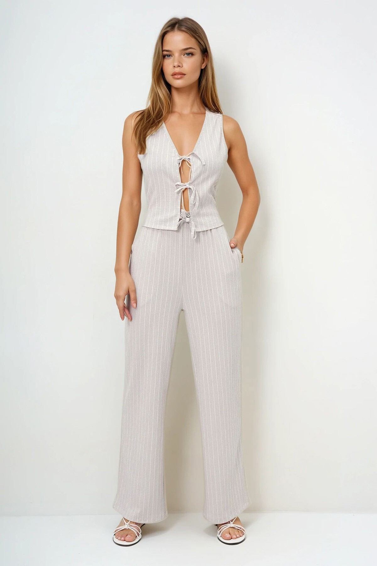 Taş Bağlama Detaylı Ajurlu Yelek Ve Çift Cepli Palazzo Pantolon Takım