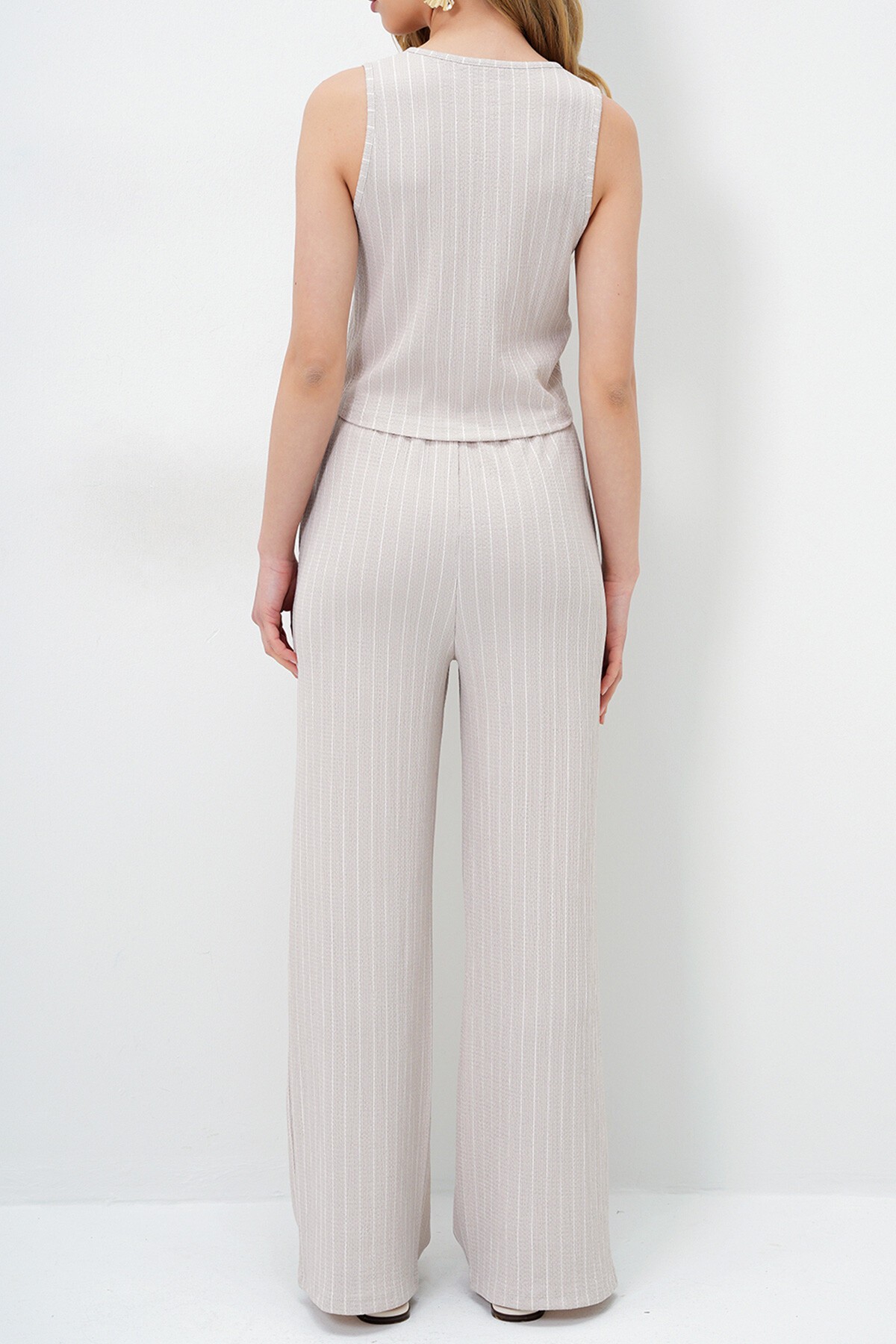 Taş Bağlama Detaylı Ajurlu Yelek Ve Çift Cepli Palazzo Pantolon Takım