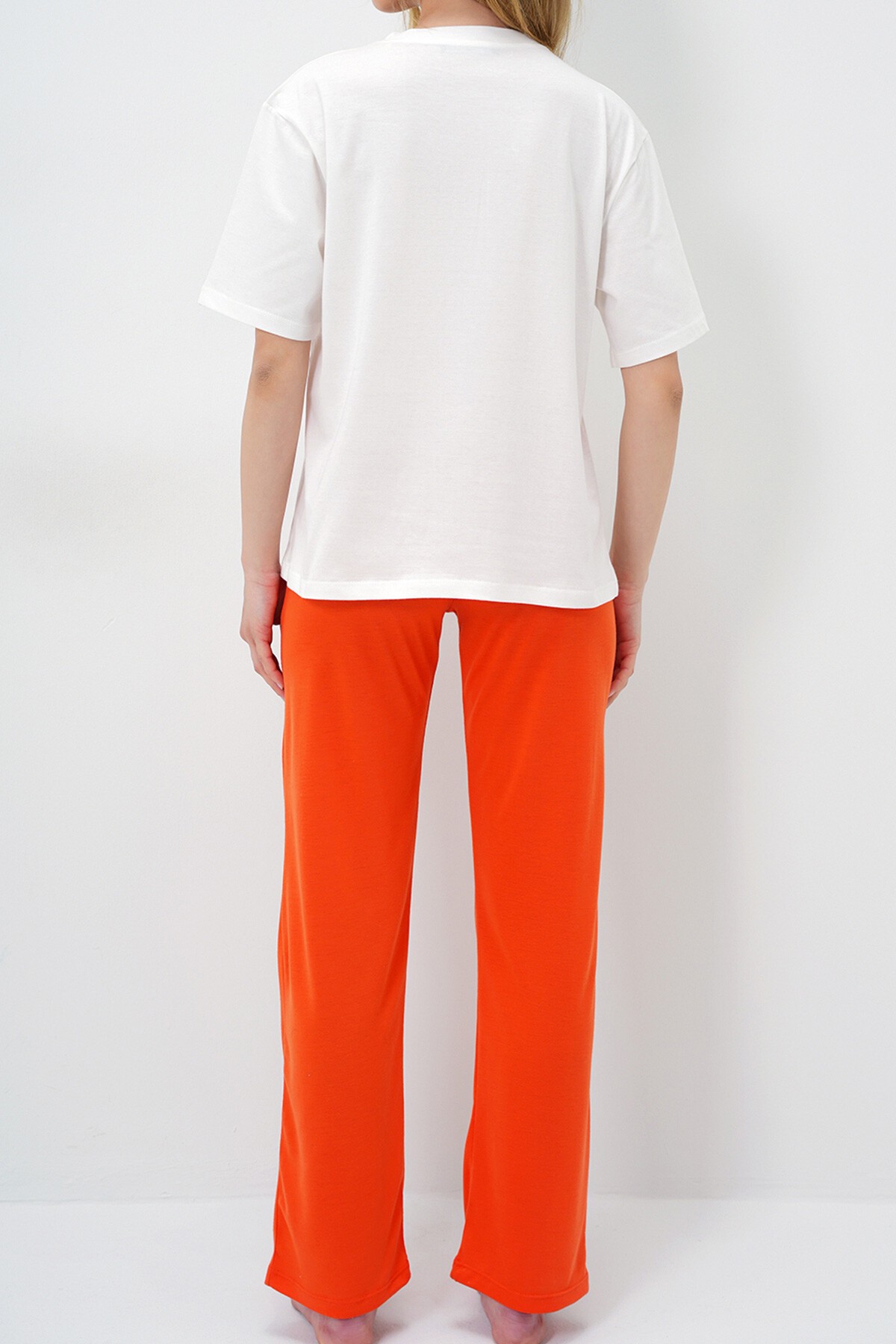 Turuncu Bisiklet Yaka Baskılı T Shirt Ve Düz Renk Pantolonlu Pijama Takımı