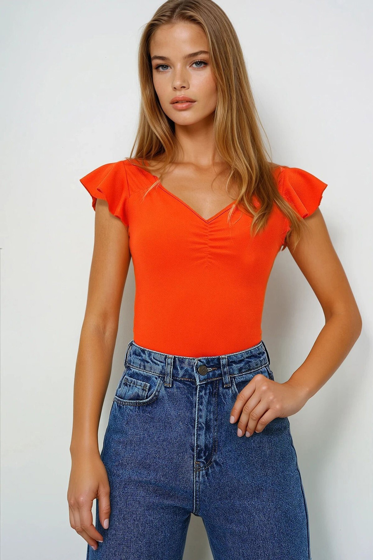 Turuncu Kalp Yaka Omuzları Fırfırlı Büzgü Detaylı Örme Krep Bluz