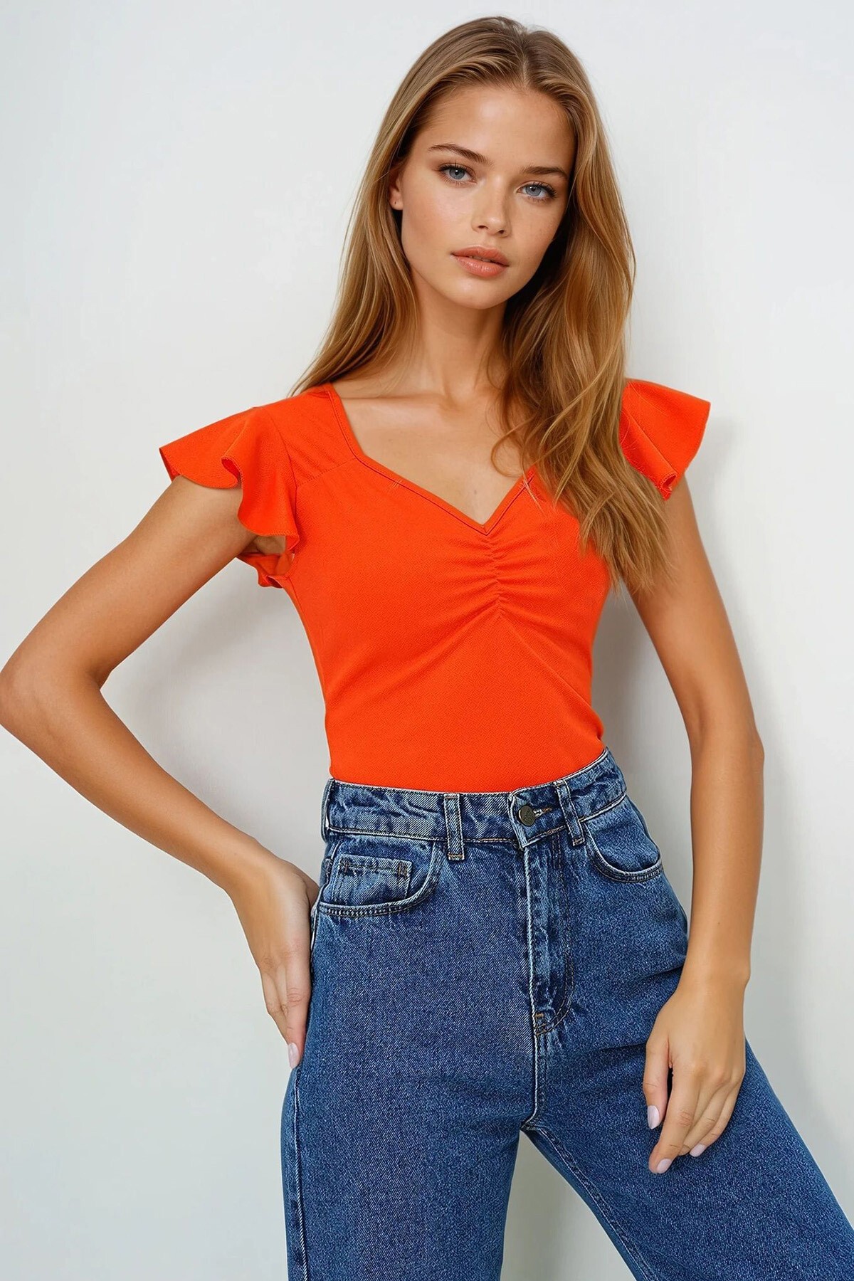 Turuncu Kalp Yaka Omuzları Fırfırlı Büzgü Detaylı Örme Krep Bluz