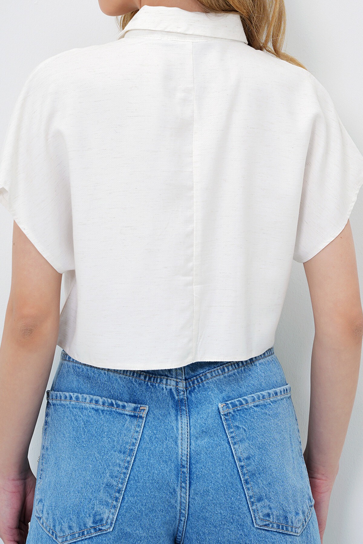 Vanilya İnci İşleme Detaylı Crop Keten Gömlek