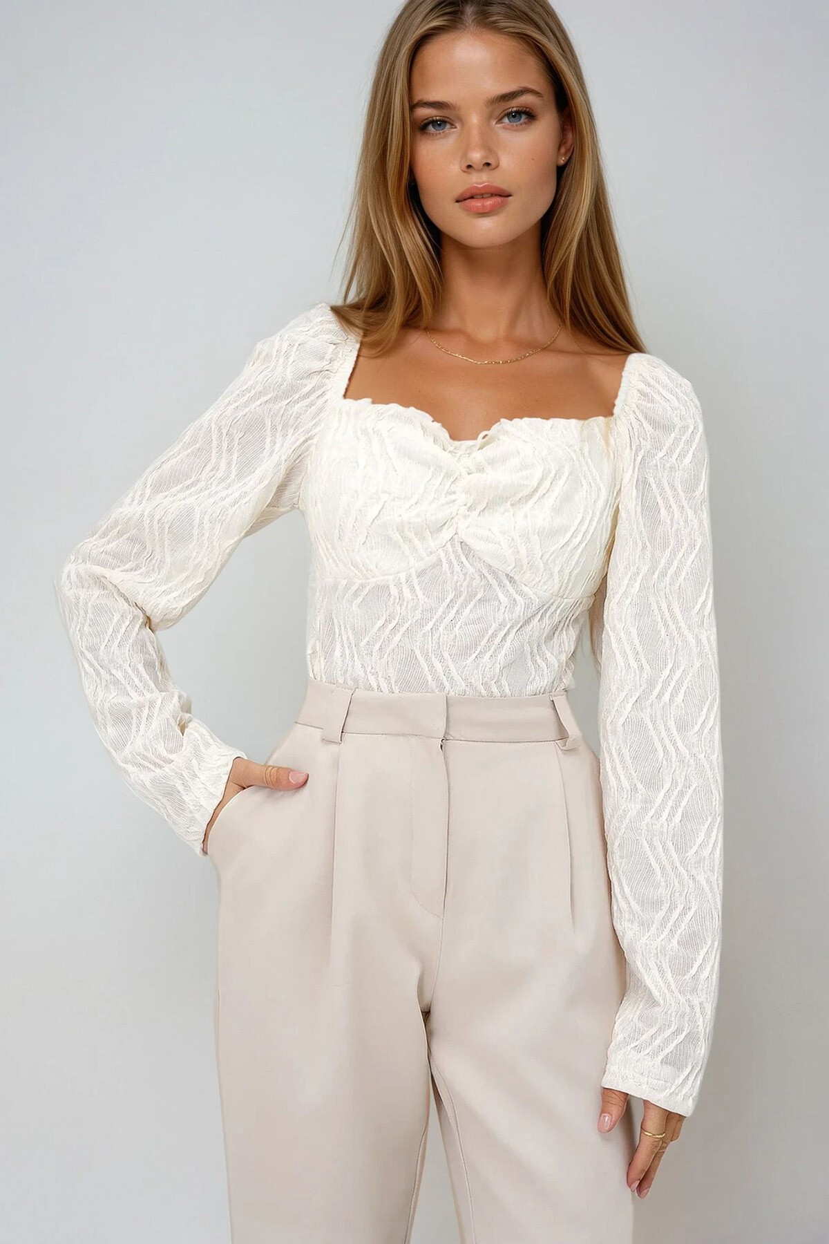 Vanilya Kare Yaka Önü Büzgülü Prenses Kol Desenli Bluz