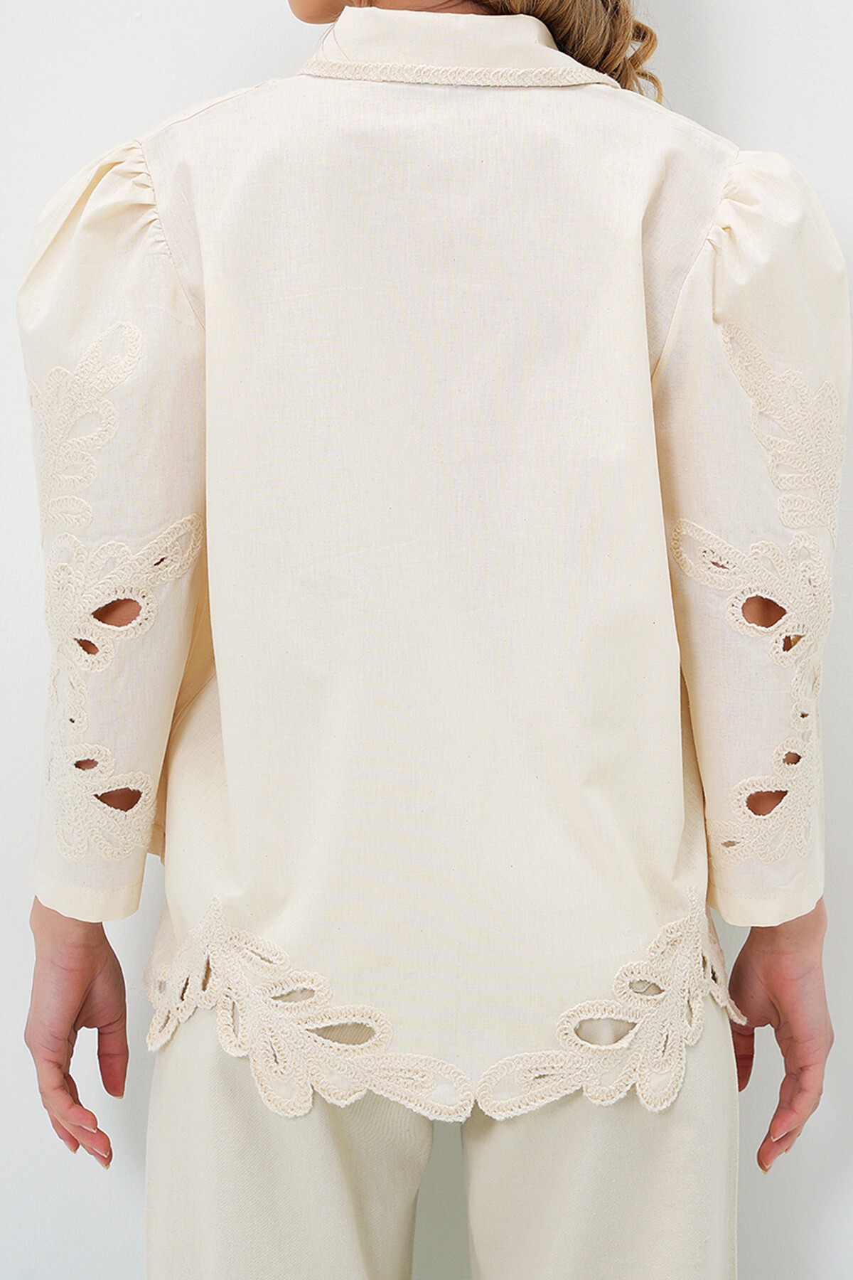 Vanilya Süzene Nakışlı Tasarım Dokuma Gömlek