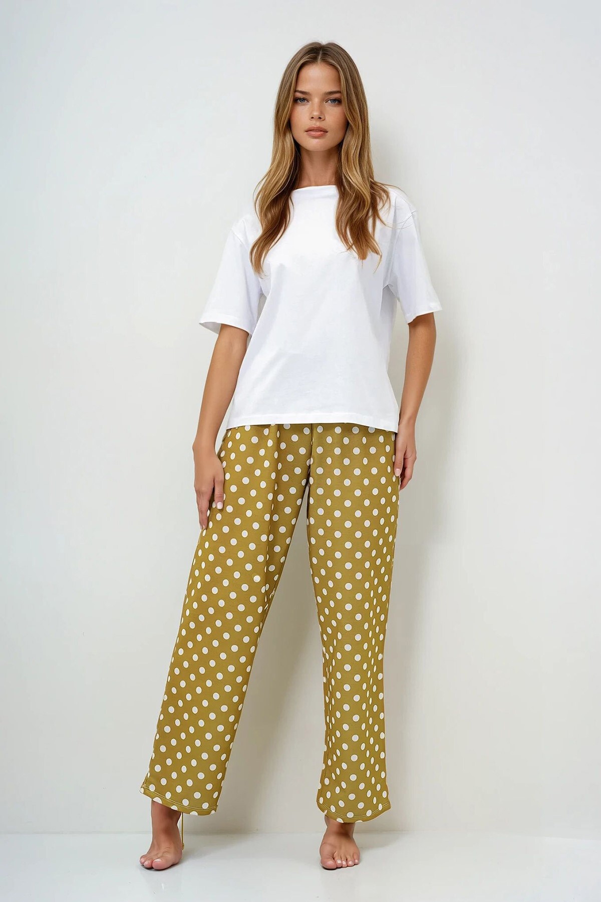 Yağ Yeşili Bisiklet Yaka Basic T Shırt Ve Puantiye Desenli Pantolonlu Pijama Takımı