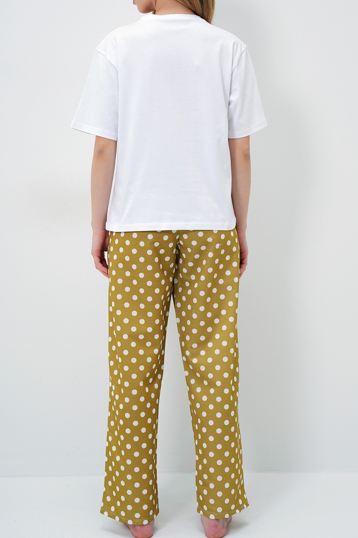 Yağ Yeşili Bisiklet Yaka Basic T Shırt Ve Puantiye Desenli Pantolonlu Pijama Takımı