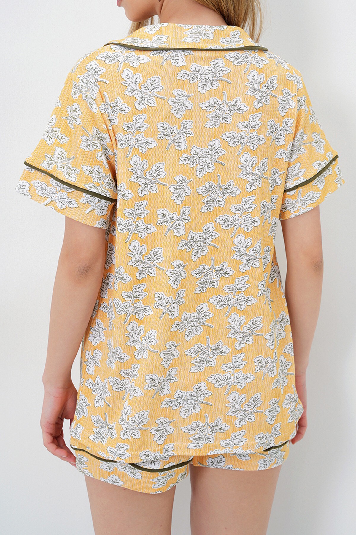 Yaprak Desenli Hardal Tek Cepli Biye Detaylı Pamuklu Gömlek Ve Şortlu Pijama Takımı