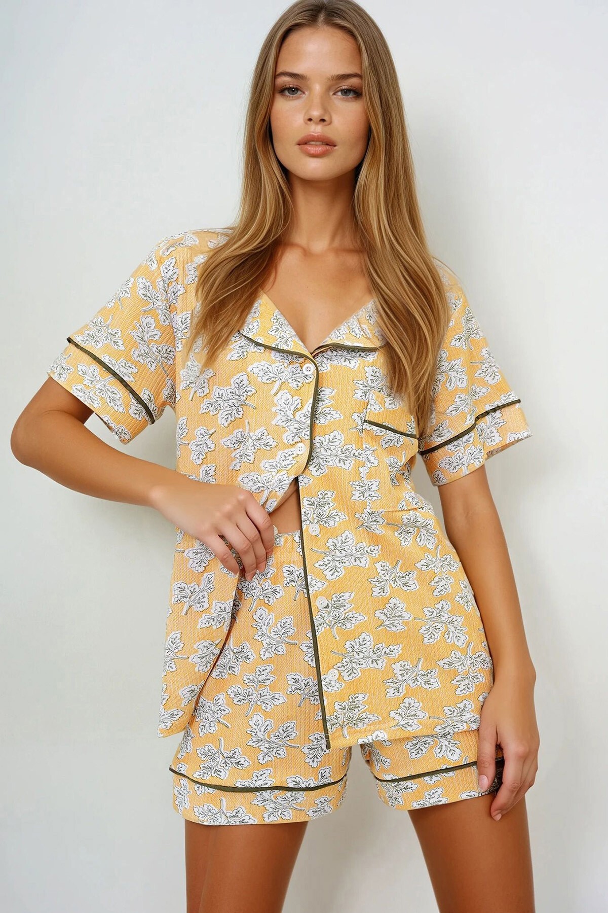 Yaprak Desenli Hardal Tek Cepli Biye Detaylı Pamuklu Gömlek Ve Şortlu Pijama Takımı