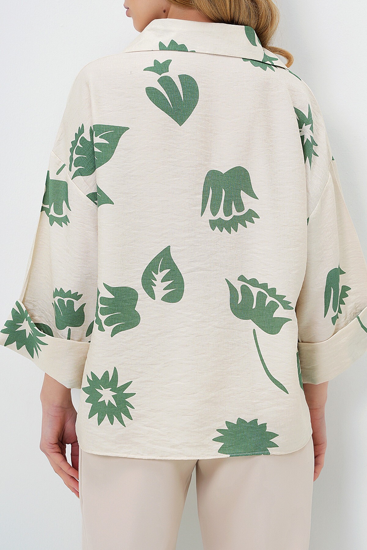 Yeşil Bej Double Manşetli Yaprak Desenli Dokuma Gömlek