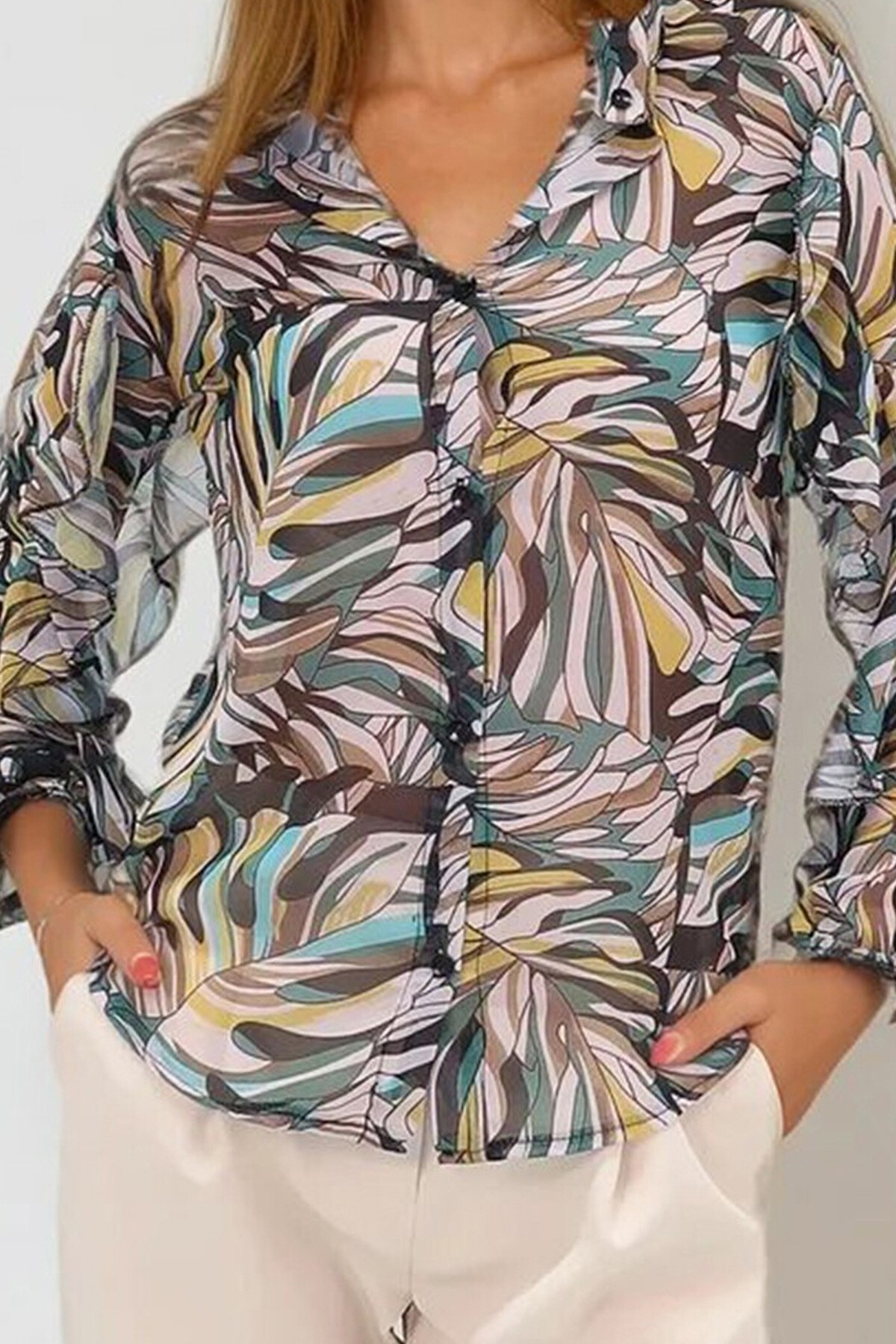 Yeşil Hakim Yaka Kolları Volanı Desenli Şifon Gömlek