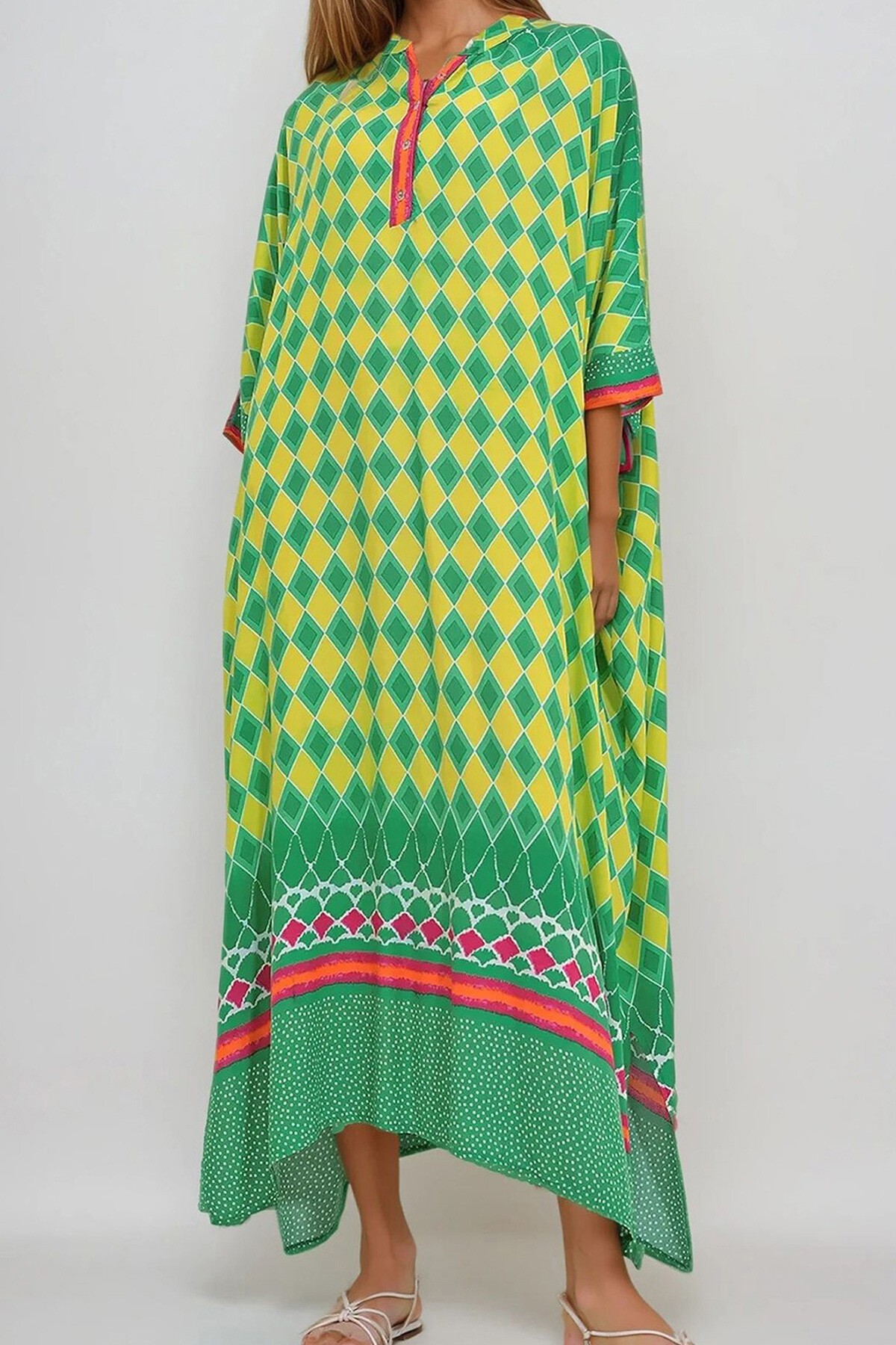 Yeşil Hakim Yaka Robadan Düğmeli Yarasa Kol Desenli Maxi Boy Elbise