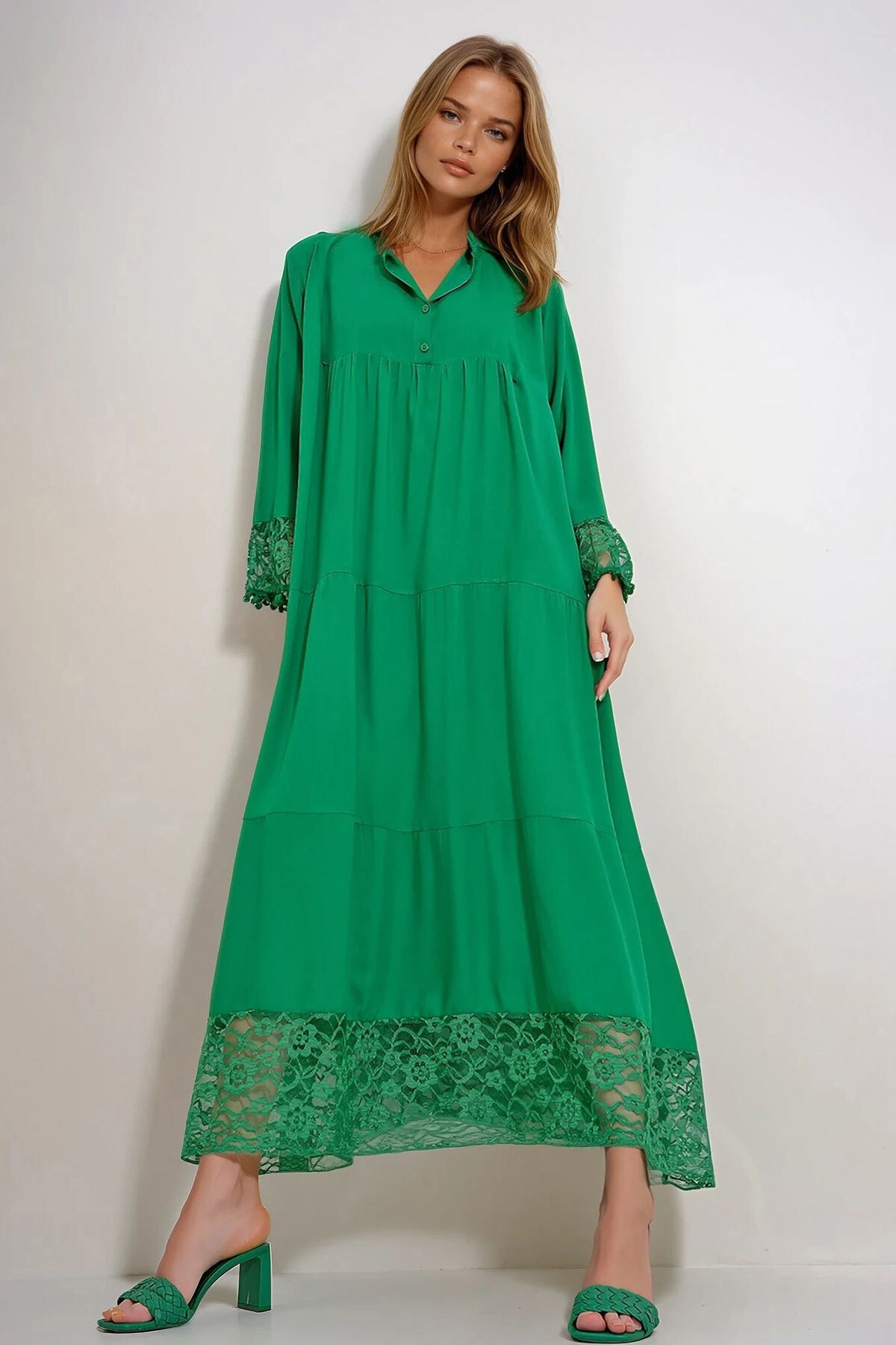 Yeşil Hakim Yaka Robası Düğmeli Dantel Detaylı Maxiboy Elbise