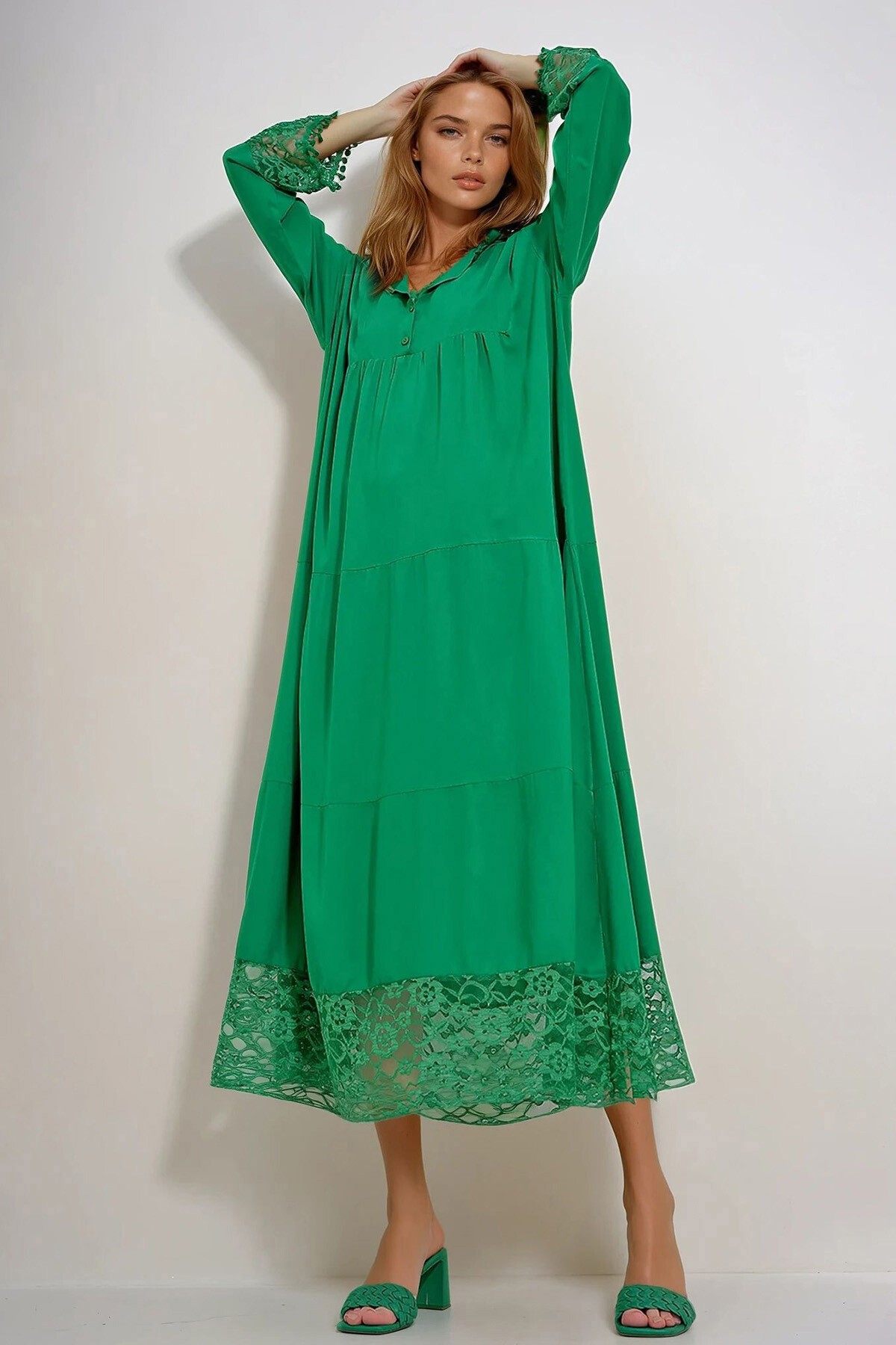 Yeşil Hakim Yaka Robası Düğmeli Dantel Detaylı Maxiboy Elbise