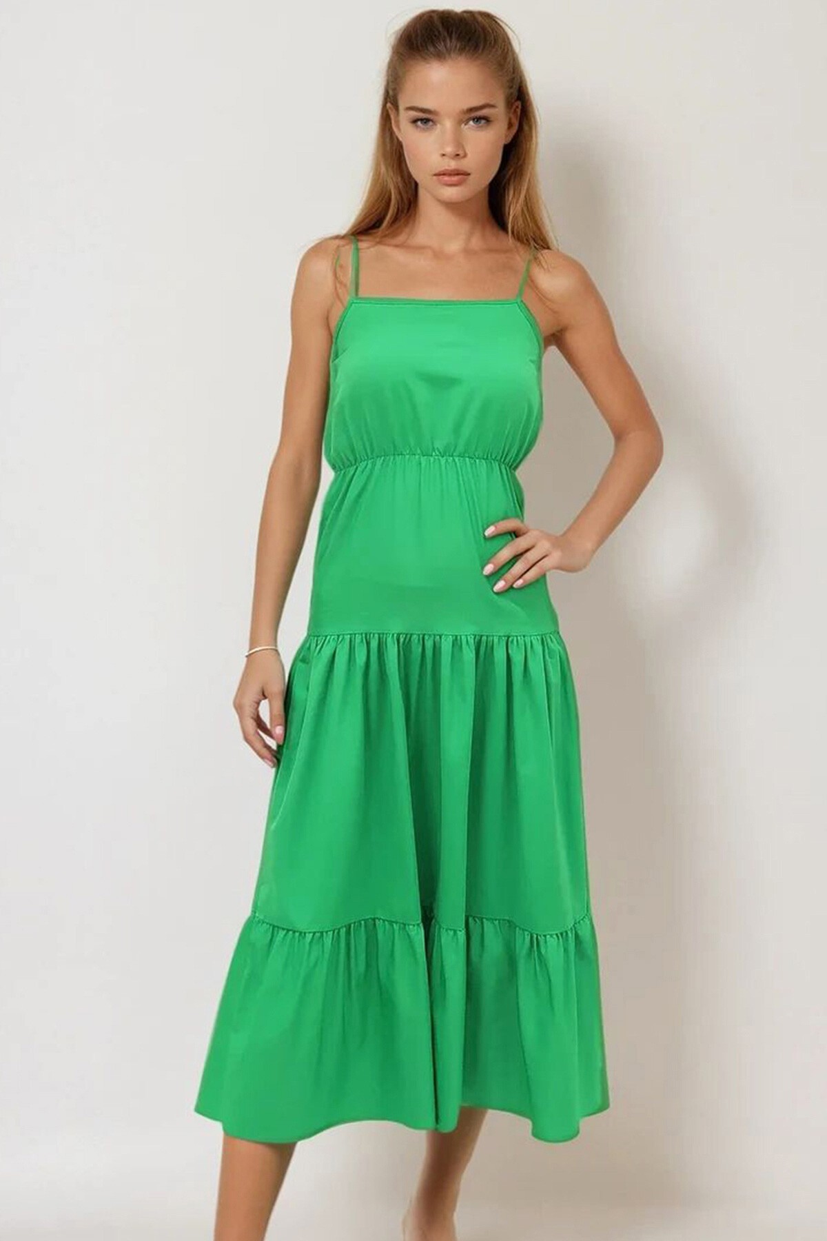 Yeşil Kat Kat Volanlı Askılı Boncuk Aksesuarlı Midiboy Elbise