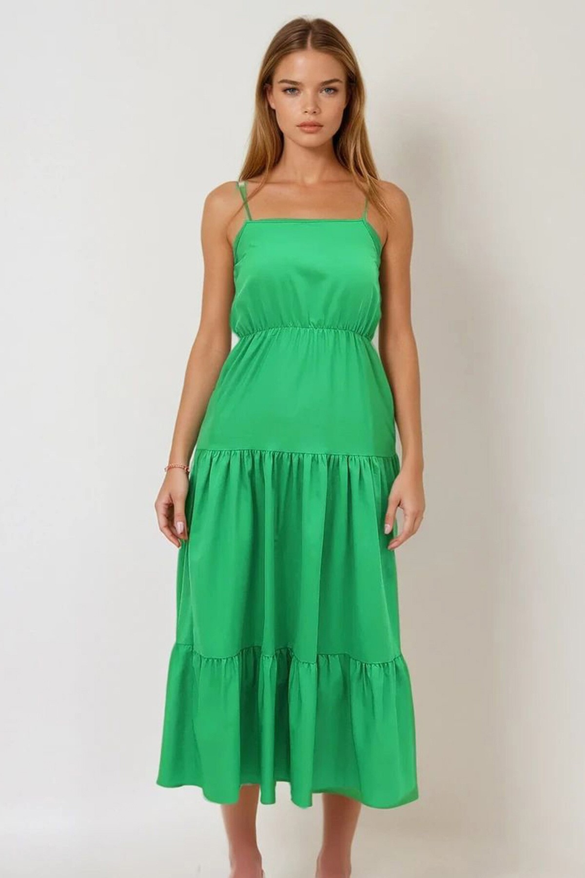 Yeşil Kat Kat Volanlı Askılı Boncuk Aksesuarlı Midiboy Elbise