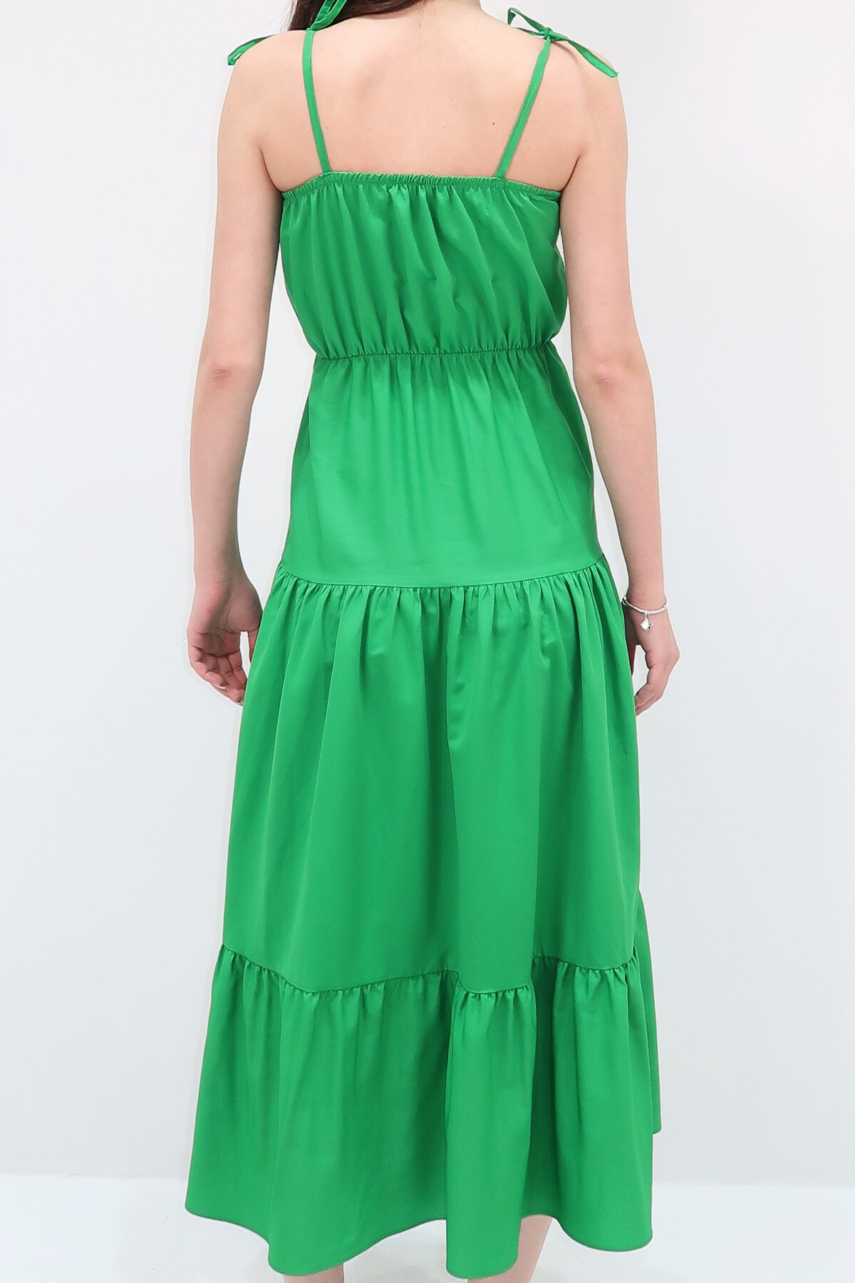 Yeşil Kat Kat Volanlı Askılı Boncuk Aksesuarlı Midiboy Elbise