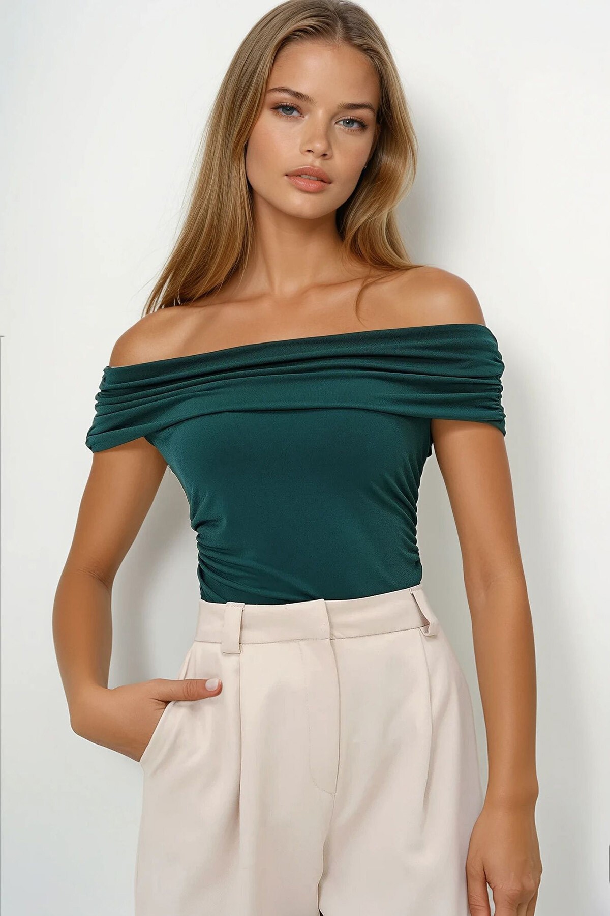 Zümrüt Yeşili Madonna Yaka Yanları Drapeli Kolsuz Sandy Bluz