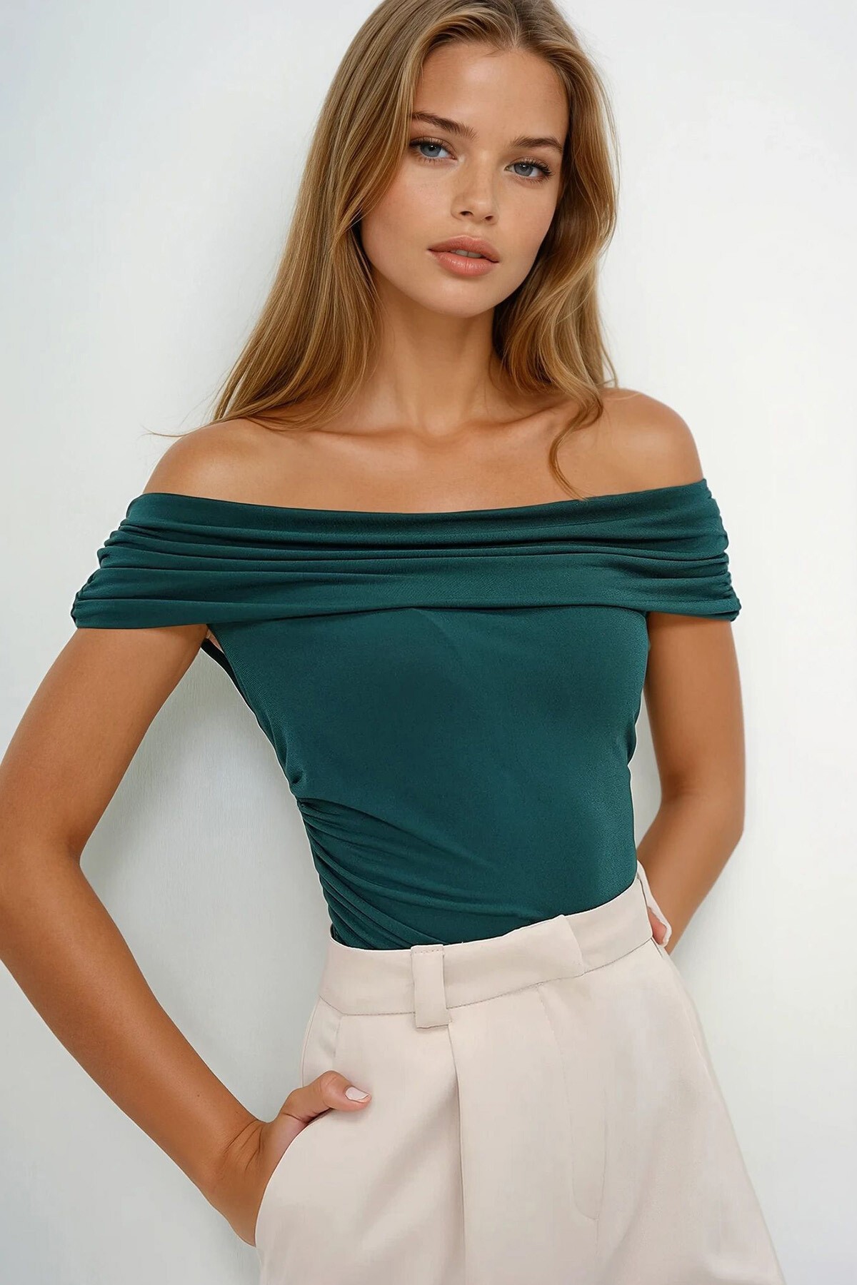 Zümrüt Yeşili Madonna Yaka Yanları Drapeli Kolsuz Sandy Bluz