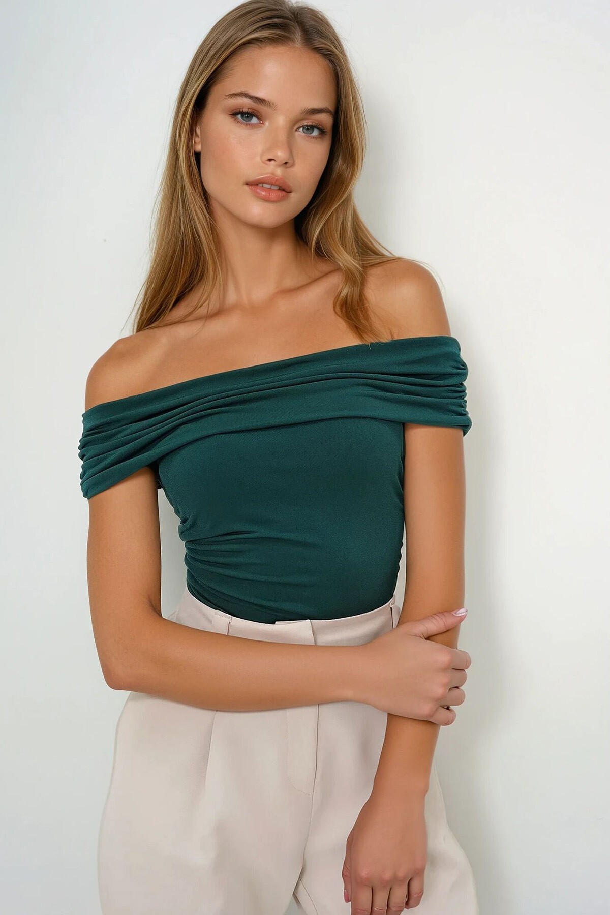 Zümrüt Yeşili Madonna Yaka Yanları Drapeli Kolsuz Sandy Bluz