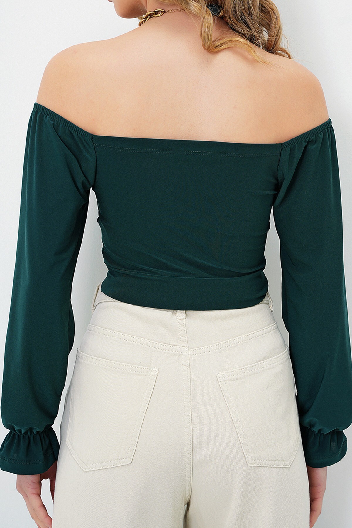 Zümrüt Yeşili Öpücük Yaka Önü Büzgülü Crop Sandy Bluz