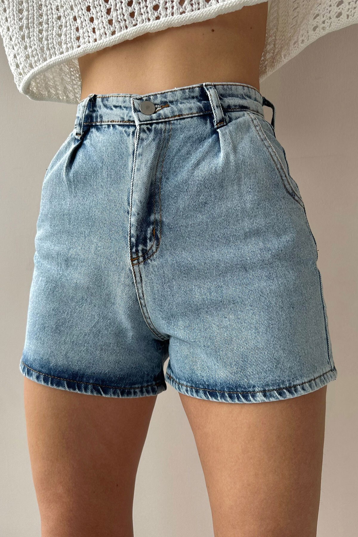 Açık Mavi Yüksek Bel Pileli Dört Cepli Jean Şort