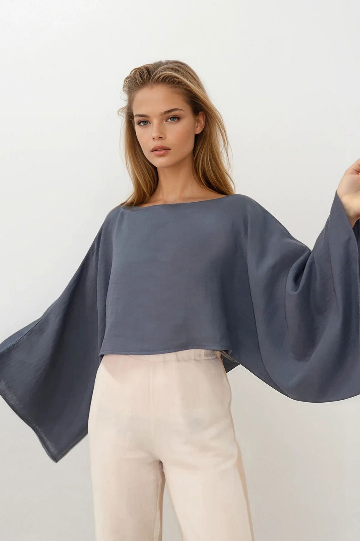 Antrasit Kayık Yaka Yarsa Kollu Crop Müslin Bluz