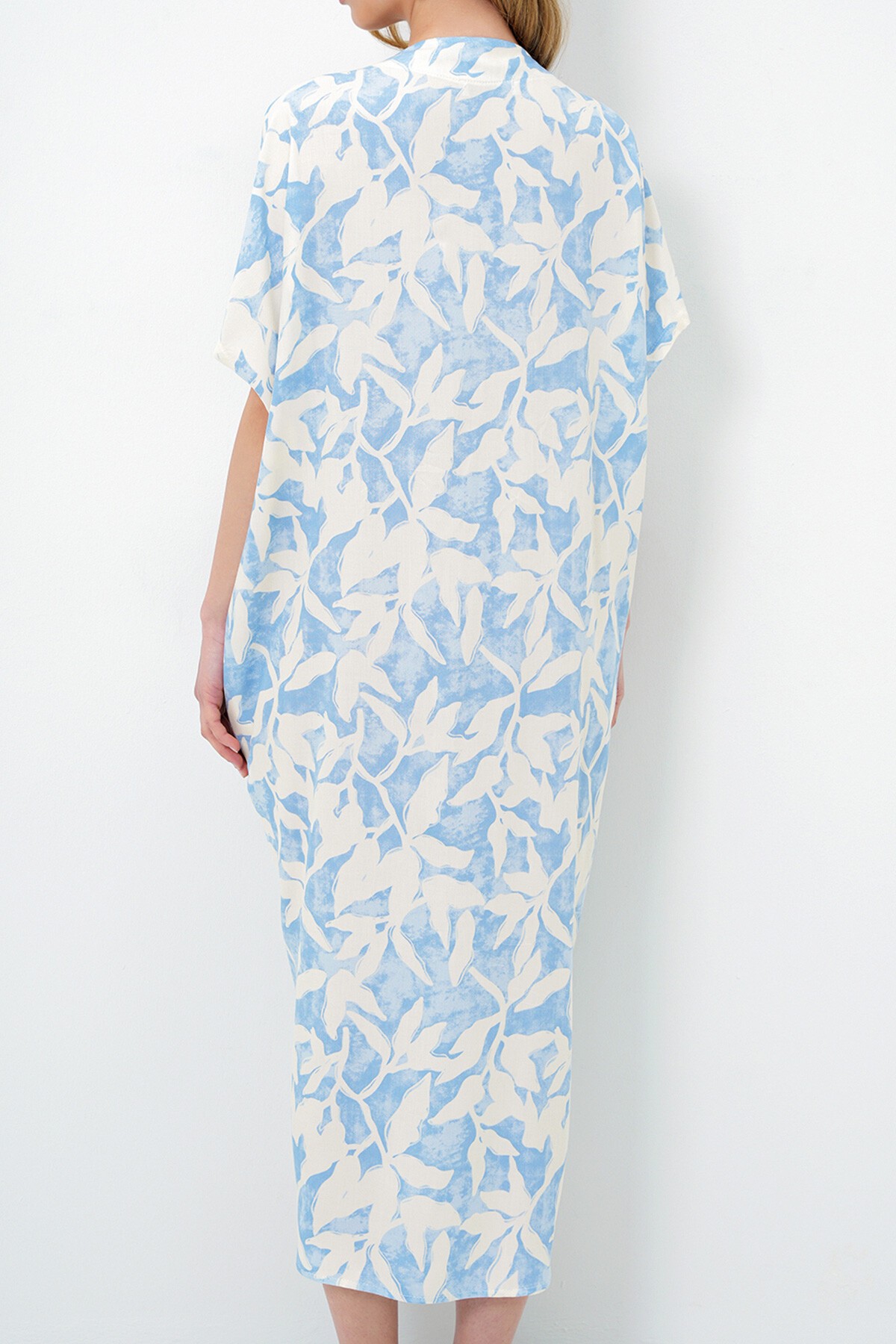 Bebe Mavi V Yaka Desenli Yazlık Maxi Boy Dokuma Elbise