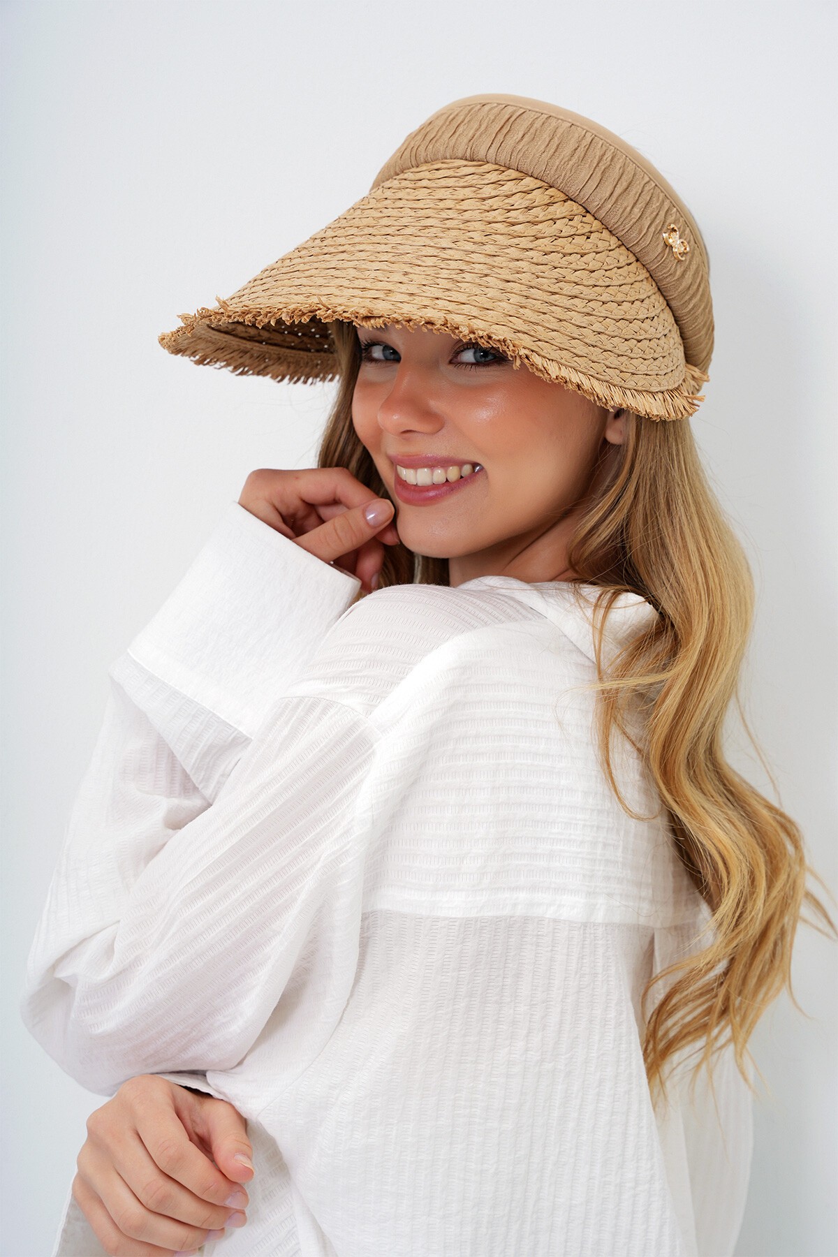 Bej Ayarlanabilir Bantlı Püskül Detaylı Vizör Şapka