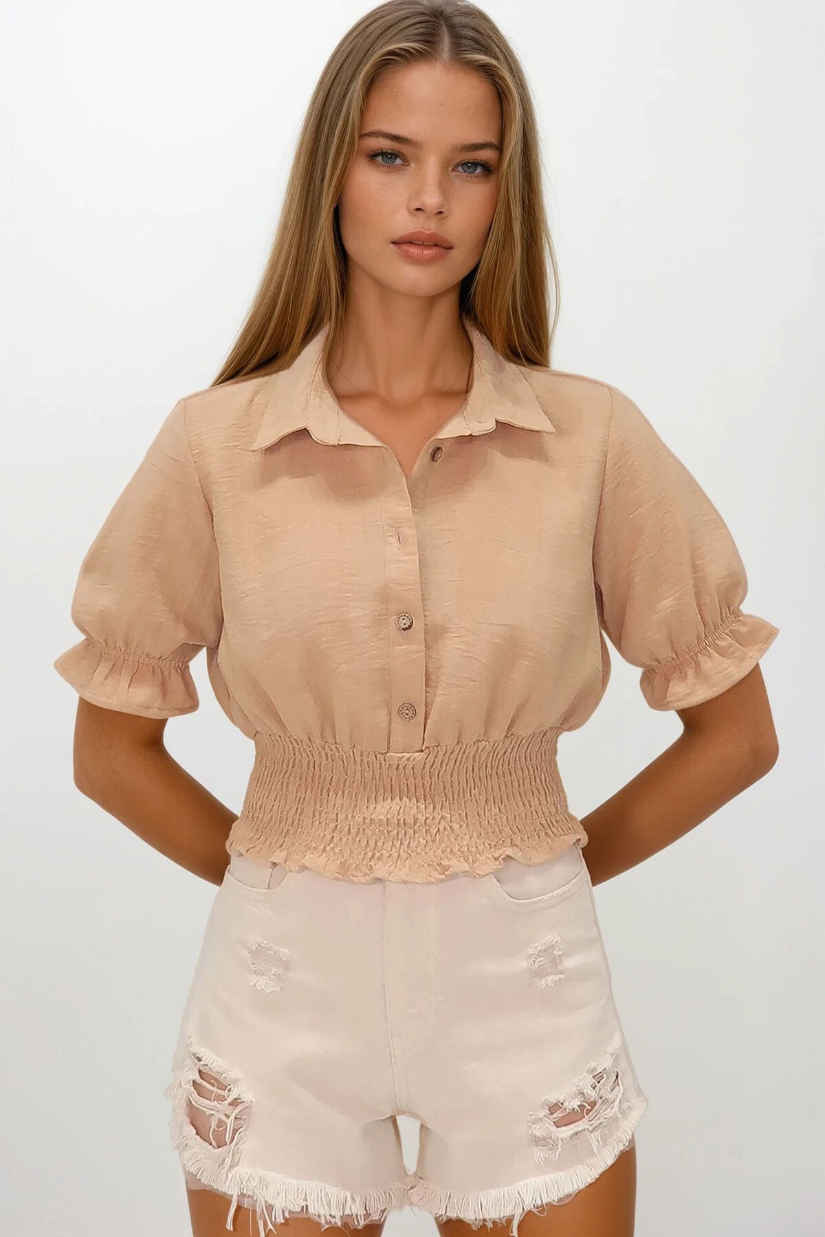 Bej Beli Lastikli Düğme Kapamalı Gömlek Yaka Bluz