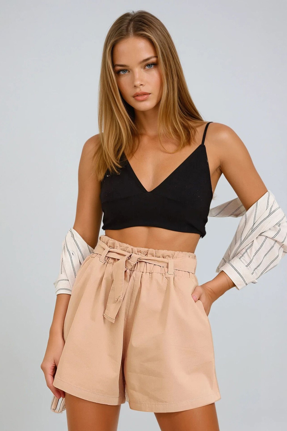 Bej Beli Lastikli Ve Kemerli Rahat Kesim Denim Şort