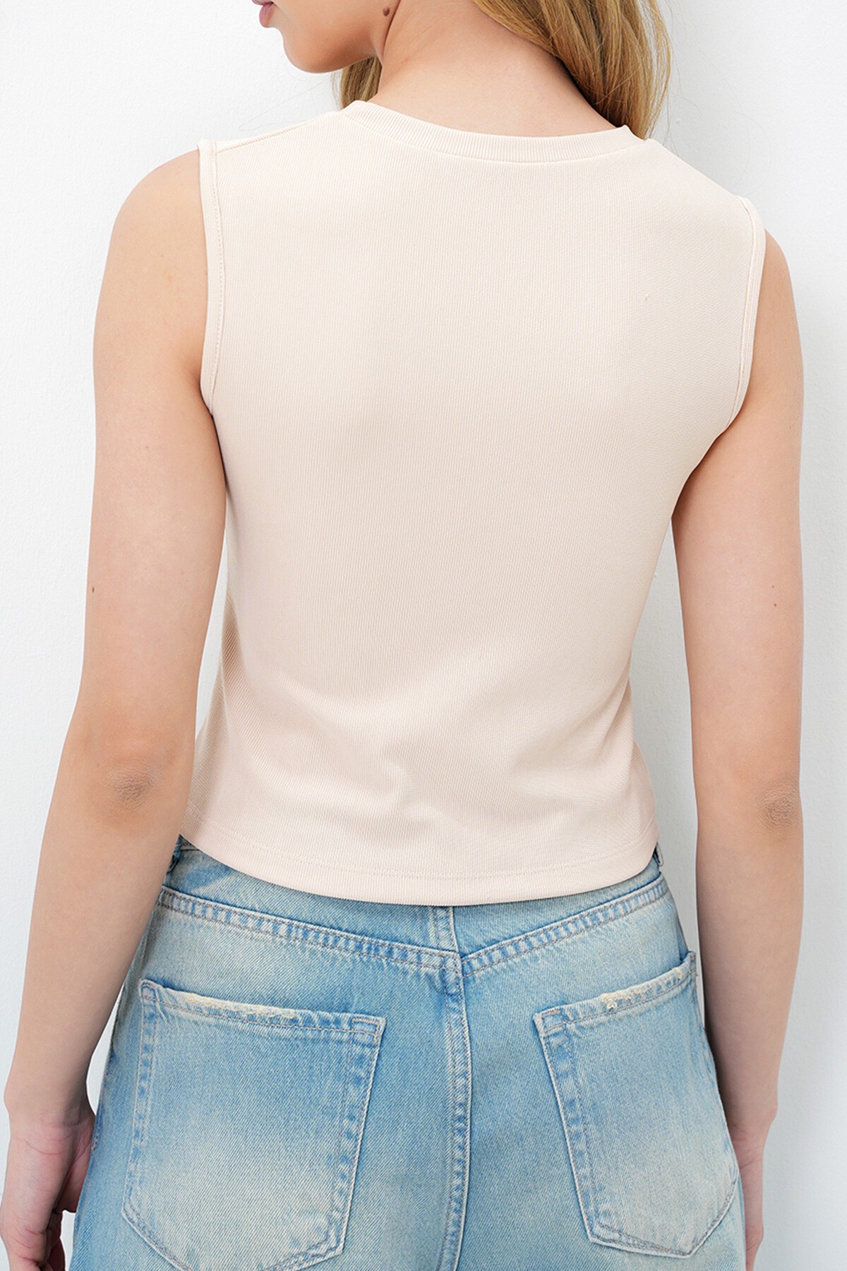 Bej Bisiklet Yaka İnci Çakımlı Yazlık Crop Bluz