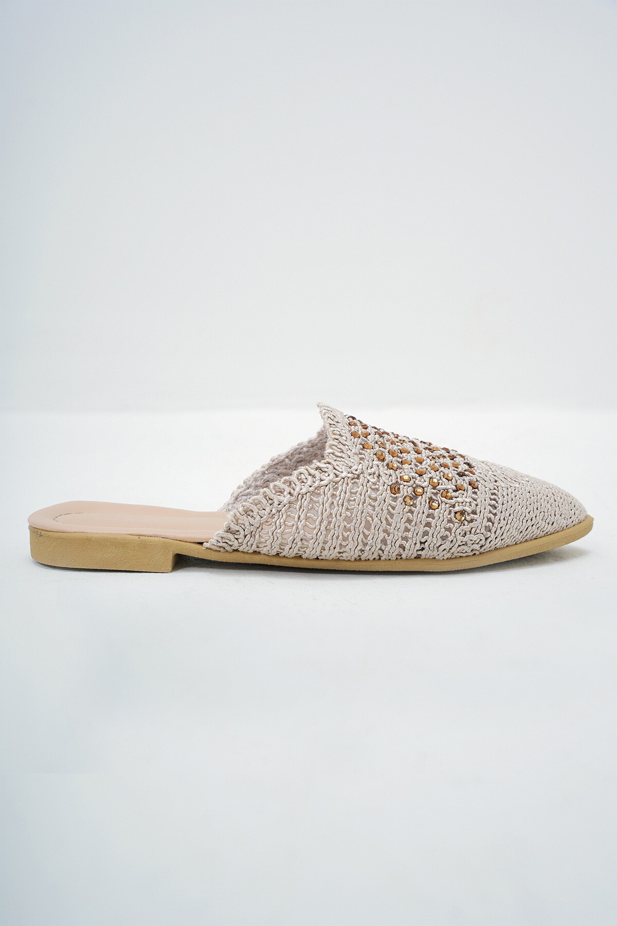 Bej Boncuk İşlemeli Örme Triko Düz Terlik