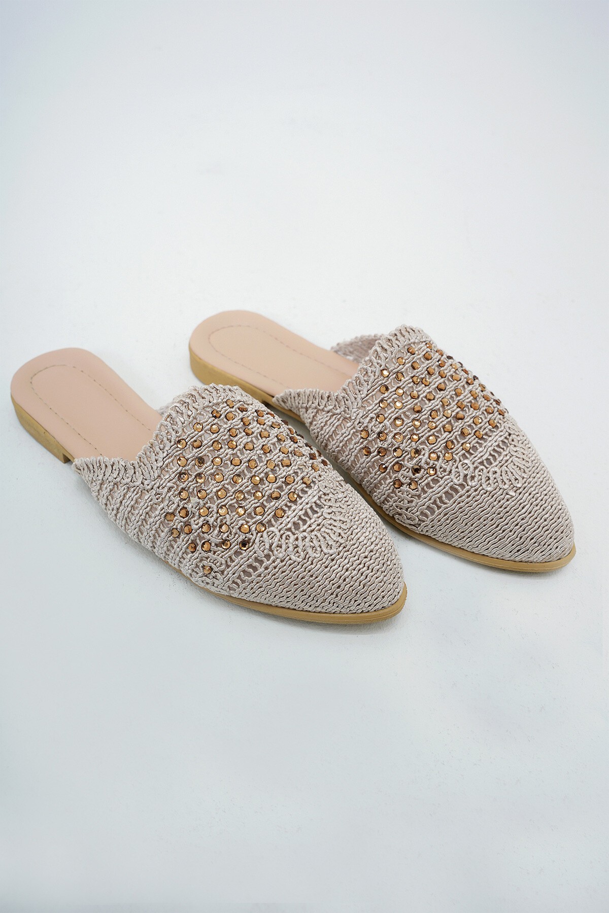 Bej Boncuk İşlemeli Örme Triko Düz Terlik