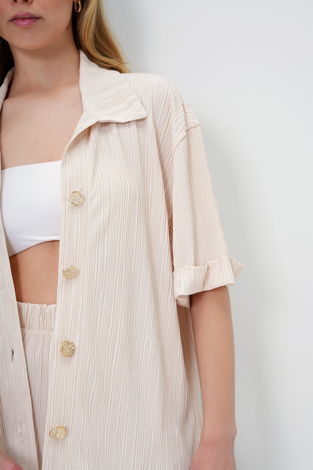 Bej Duble Manşetli Gold Düğme Detaylı Pliseli Gömlek Ve Palazzo Pantolon Takım