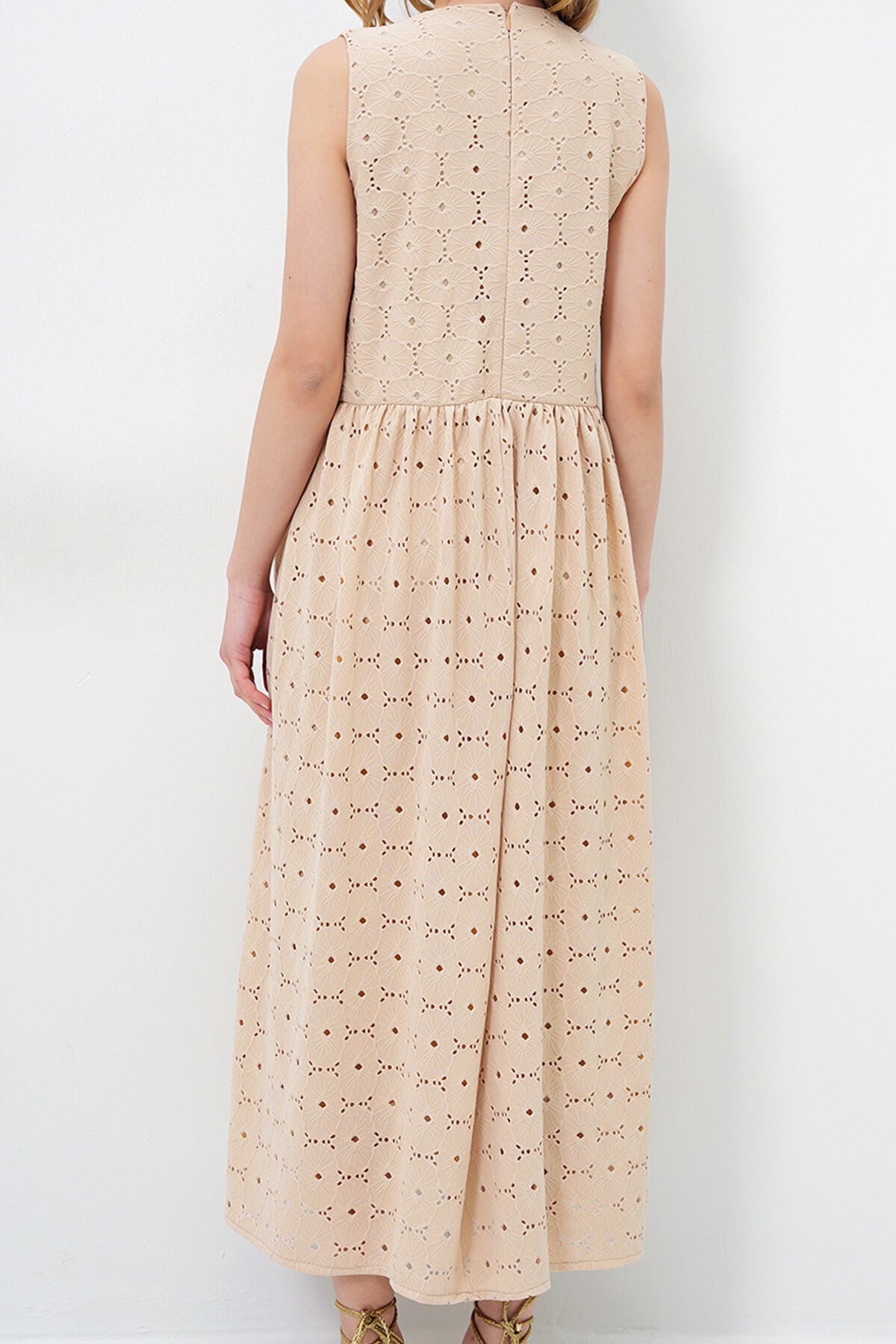 Bej Gizli Fermuarlı Kolsuz Premium Güpür Elbise