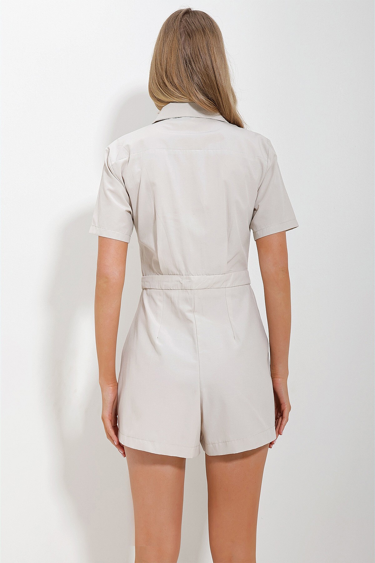 Bej Gömlek Yaka Çift Cepli Şort Tulum