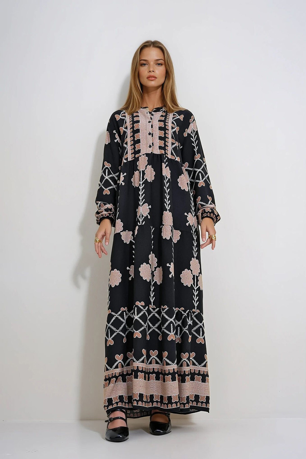 Bej Hakim Yaka Önü Düğmeli Desenli Dokuma Viskon Tesettür Elbise