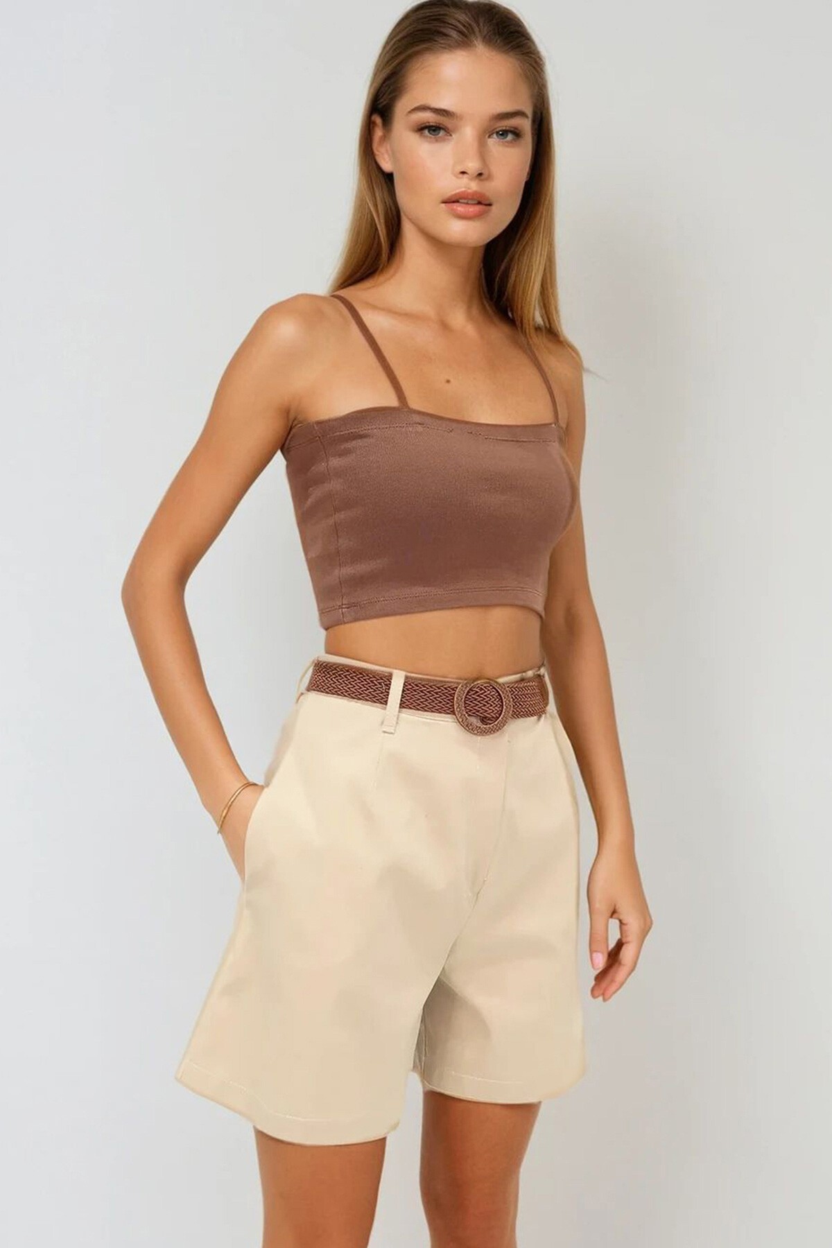 Bej Hasır Örgü Kemerli Gabardin Şort