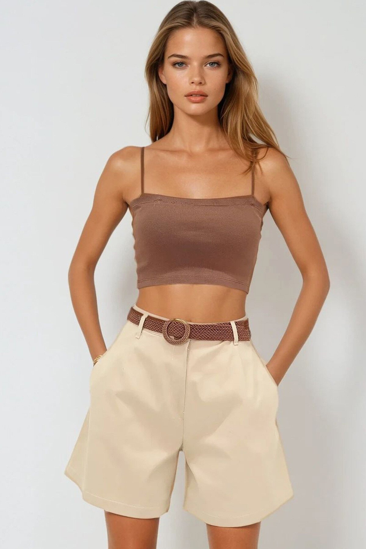 Bej Hasır Örgü Kemerli Gabardin Şort