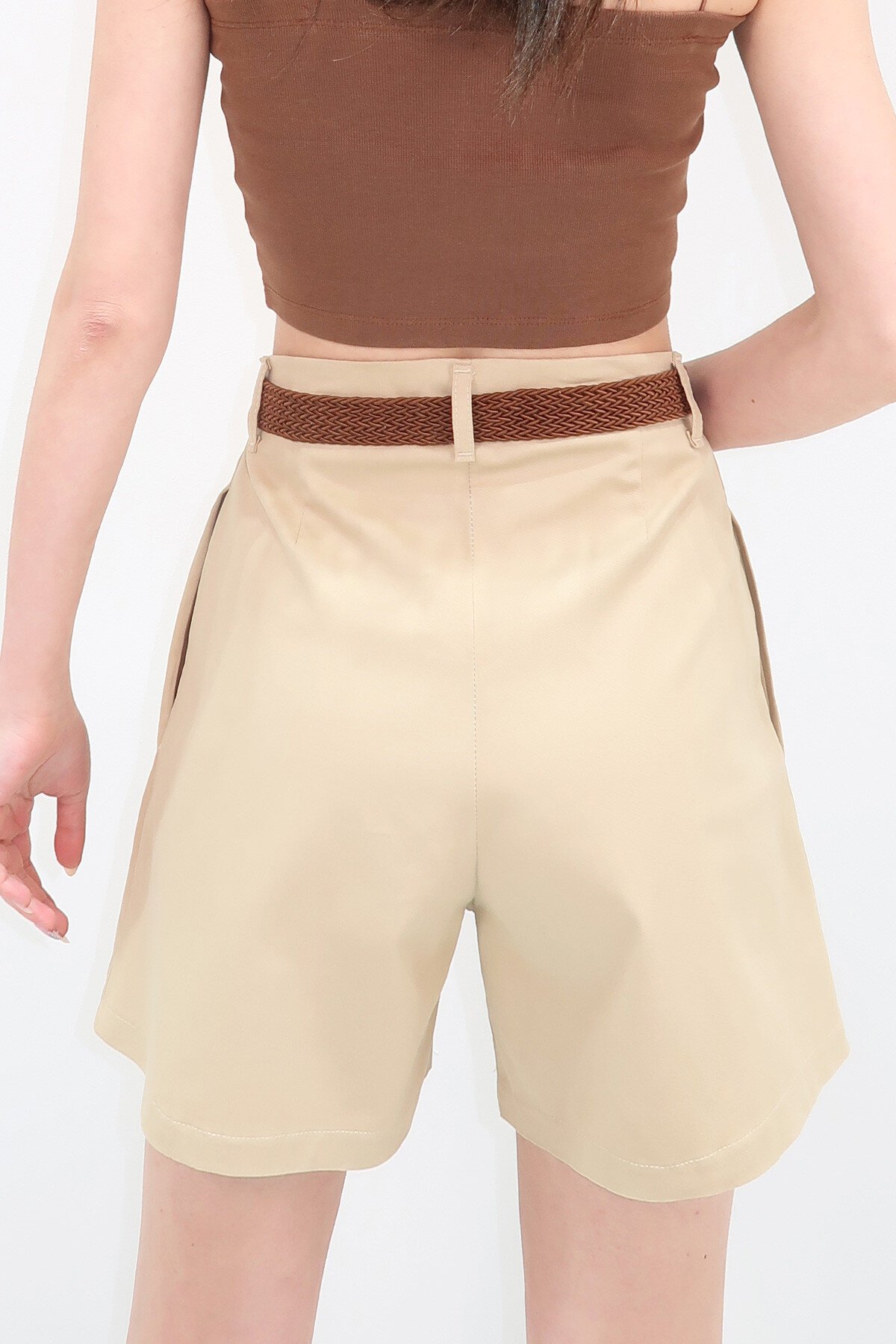 Bej Hasır Örgü Kemerli Gabardin Şort