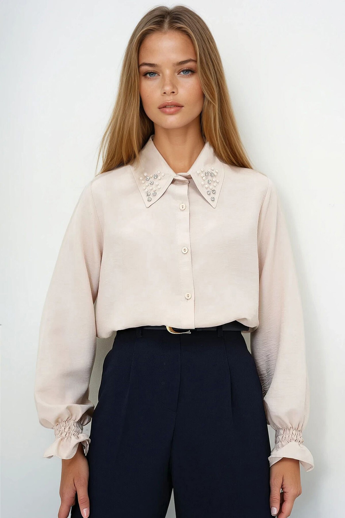 Bej İnci Ve Taş İşlemeli Aerobin Gömlek