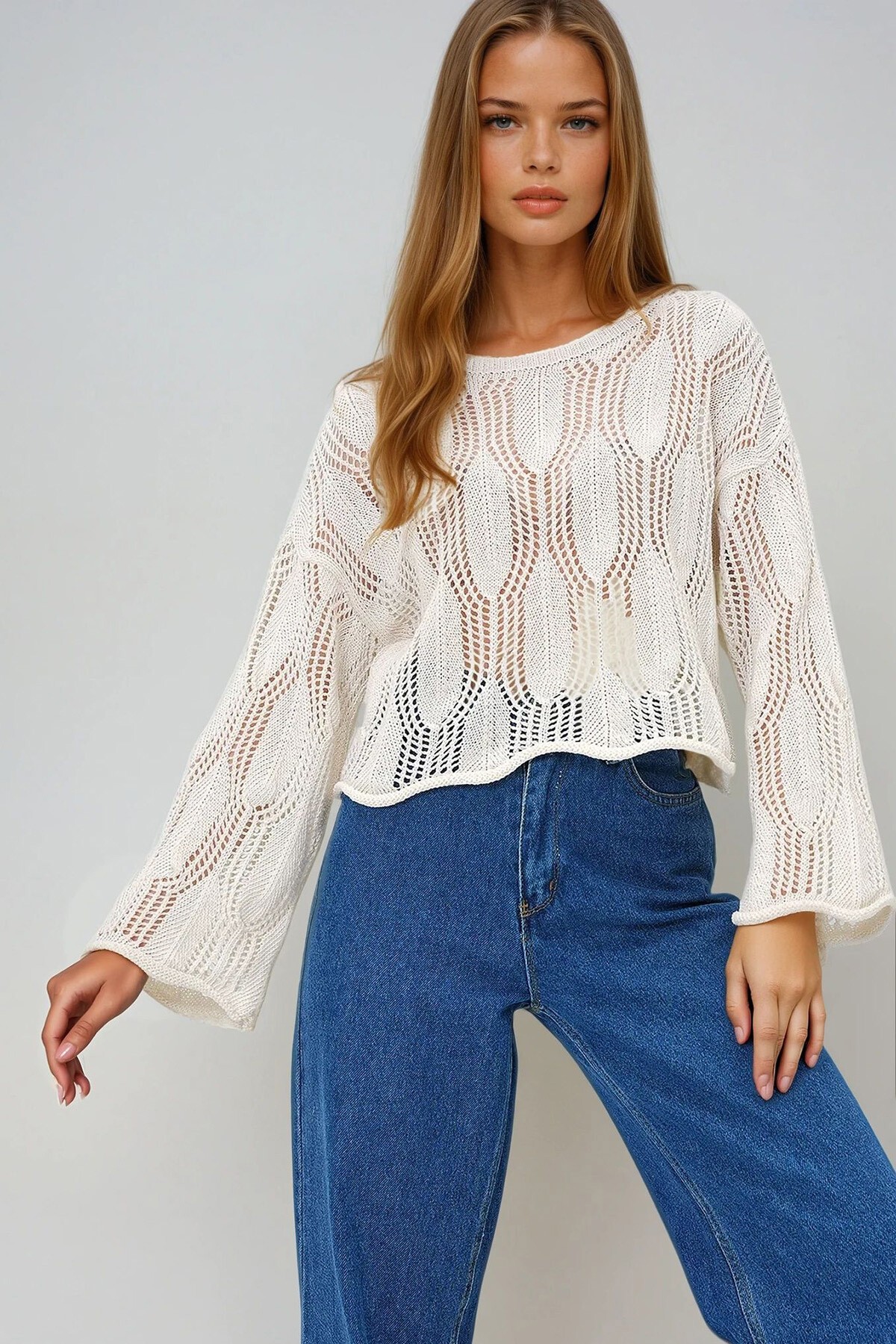 Bej Kayık Yaka Arkası Yırtmaçlı Ajurlu Yazlık Triko Bluz