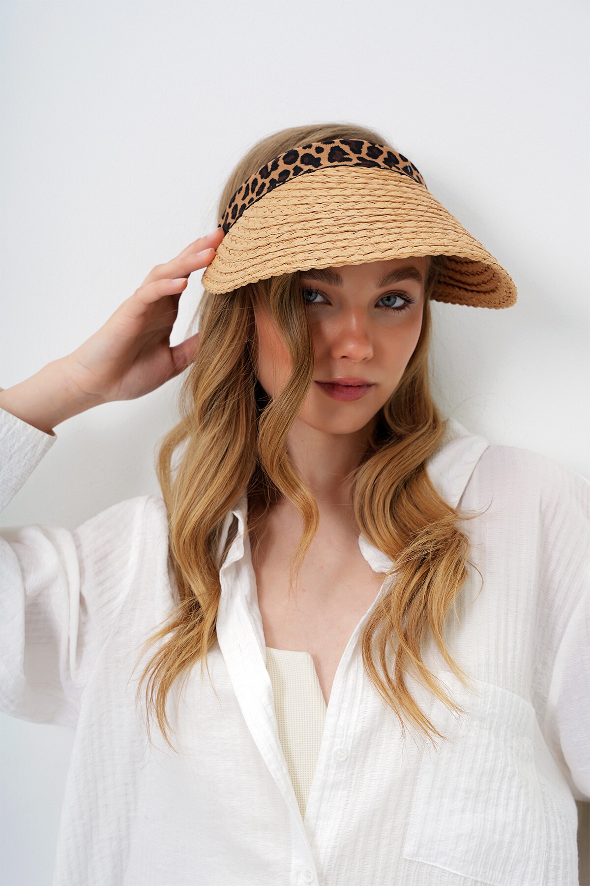 Bej Leopar Desenli Hasır Siperli Vizör Şapka