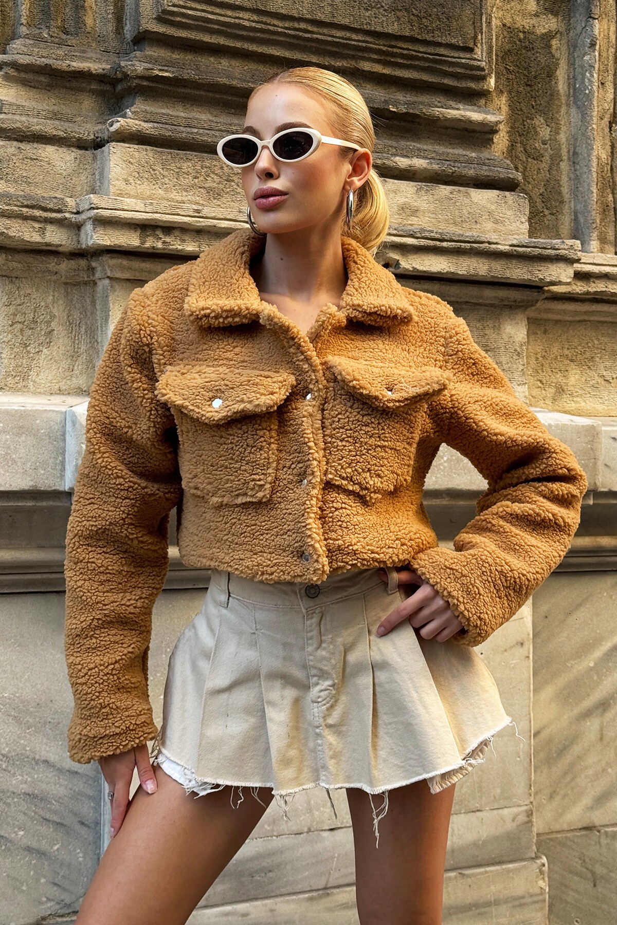 Bej Polo Yaka Çift Cepli Çıtçıt Kapamalı Crop Peluş Ceket