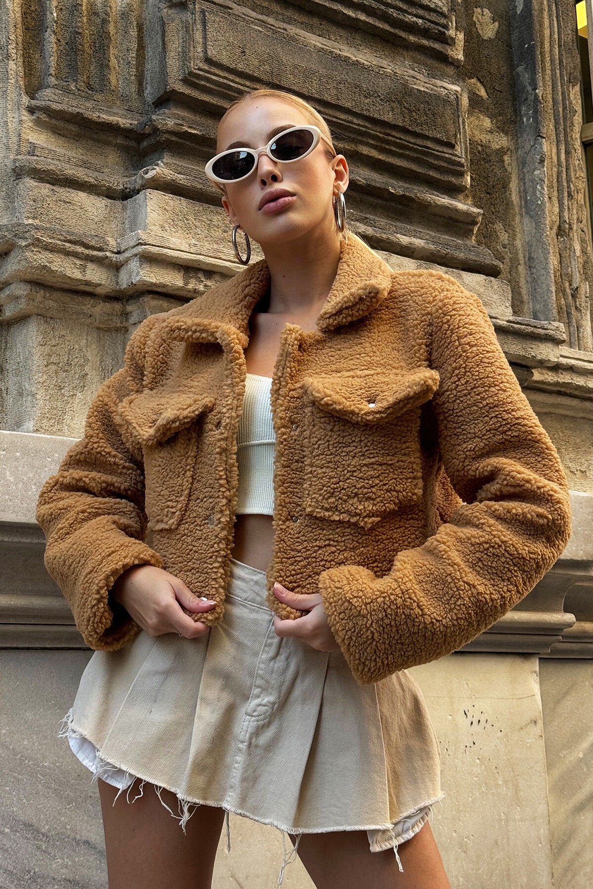 Bej Polo Yaka Çift Cepli Çıtçıt Kapamalı Crop Peluş Ceket